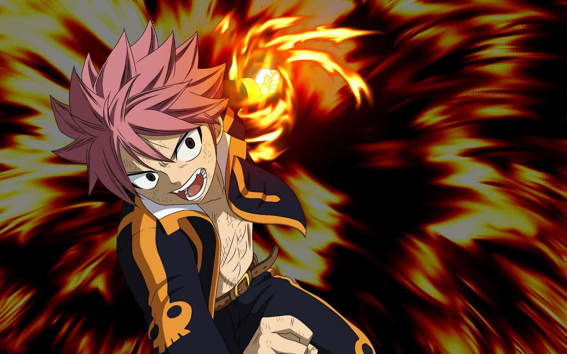 natsu dragneel 桌布 壁紙 — 一個擁有火紅頭髮的動漫男孩，身穿黑色和金色服裝，對著旋轉的橙色和紅色背景釋放出熾熱的魔法攻擊。