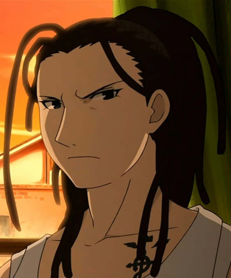Izumi Curtis 桌布 壁紙 — 一個擁有辮子頭和嚴肅表情的動漫角色，站在溫暖的日落背景下。