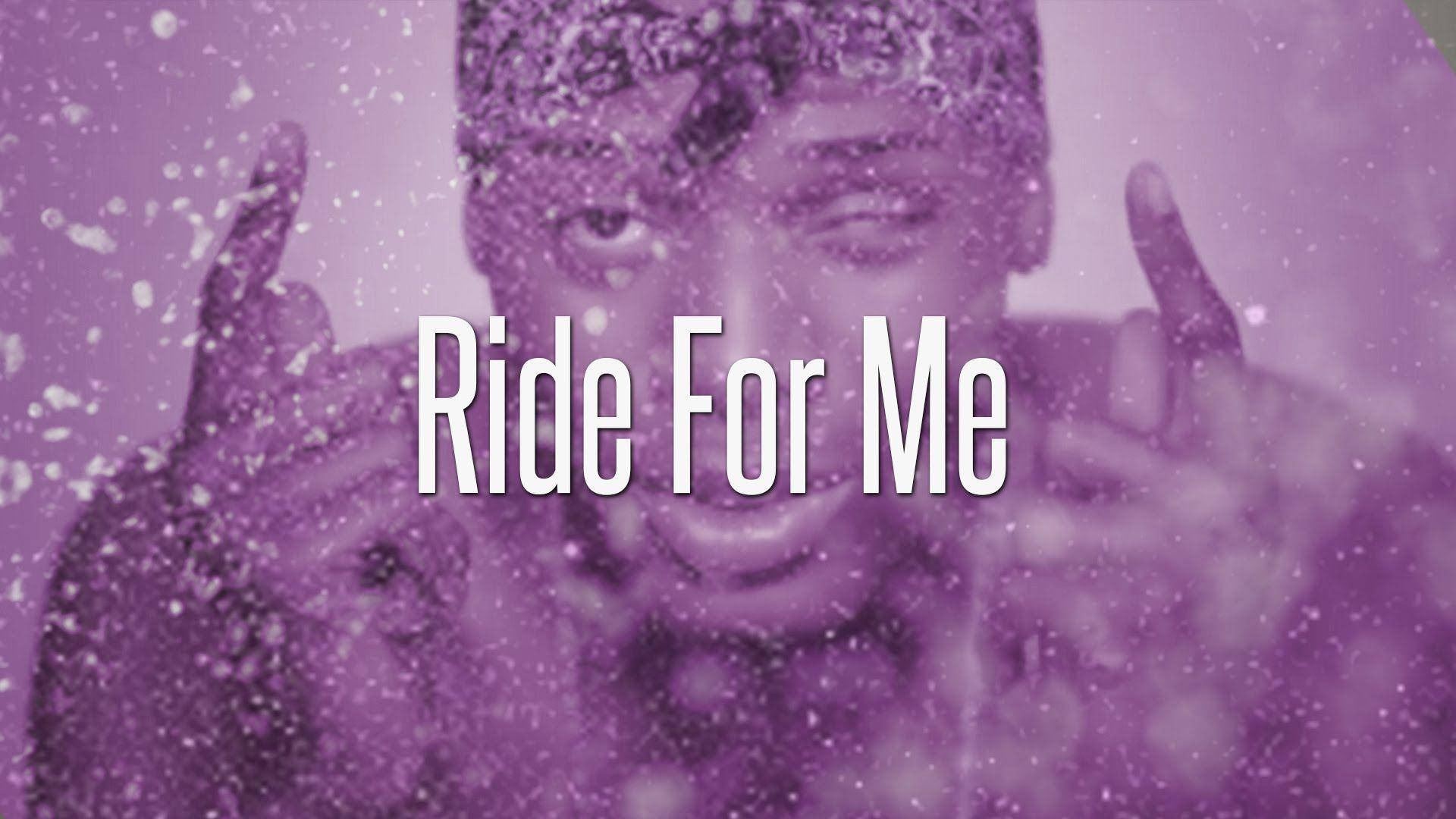 Fetty Wap Ride For Me 壁紙 — 一個擁有閃亮頭髮的人喺紫色閃亮背景前做手勢，上面有文字「Ride For Me」。