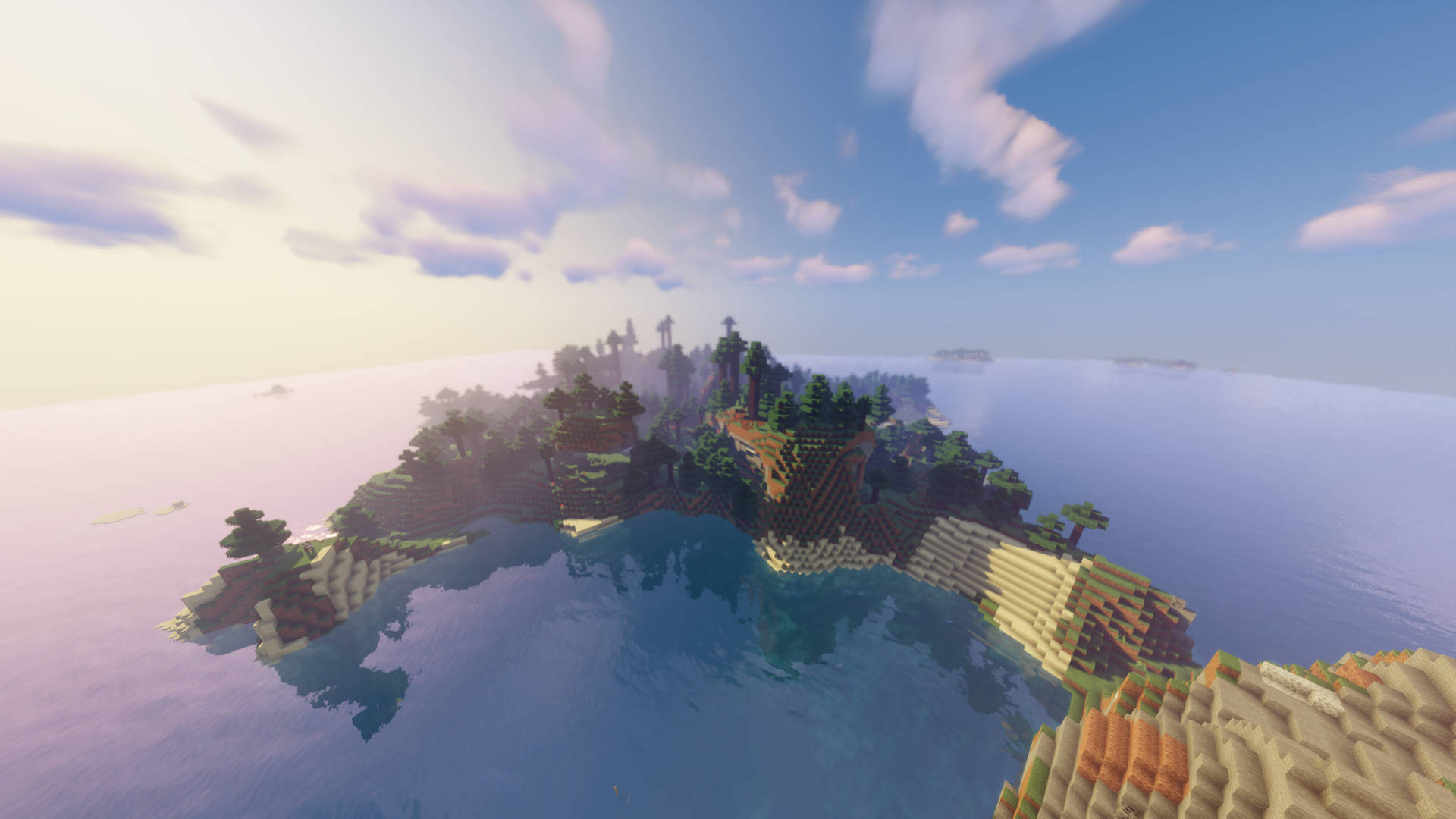 島嶼 桌布 壁紙 — 一個方塊狀的Minecraft島嶼，茂密的樹木和懸崖從平靜的海水中升起，在柔和粉彩的天空下。