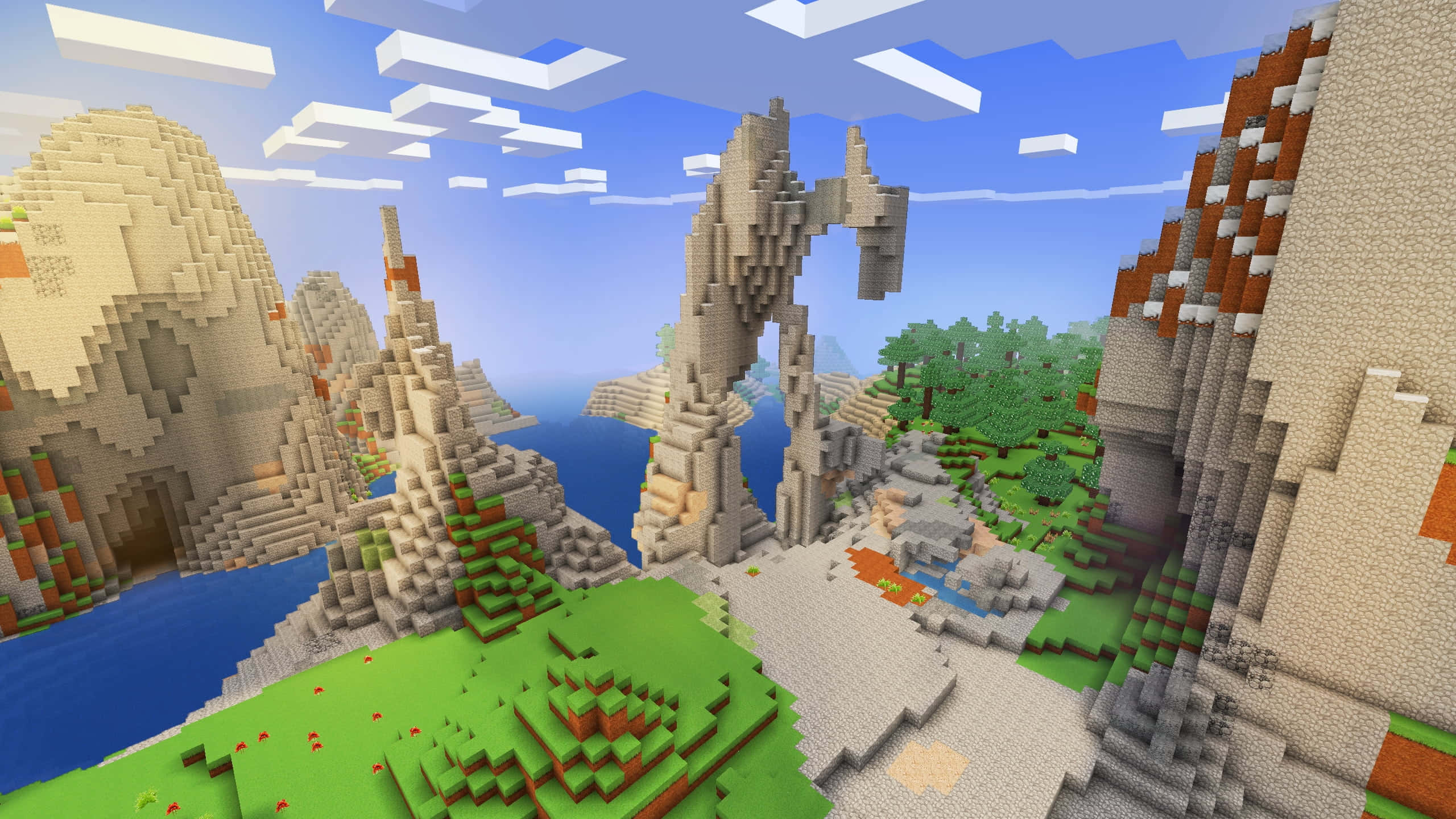 Minecraft Adventure 桌布 壁紙 — 一個方塊風格的Minecraft景觀，有鋸齒狀的山脈、綠色的山丘和藍色的海洋，在明亮的天空下，有白色的雲朵。