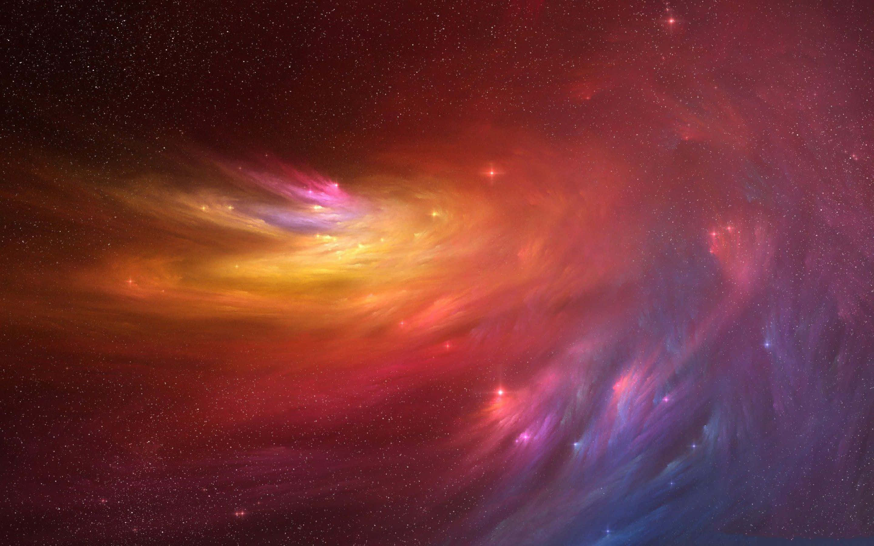 Pink Galaxy 桌布 壁紙 — 一個旋轉的宇宙星雲在星空中散發出火紅、橙色和紫色的光芒。
