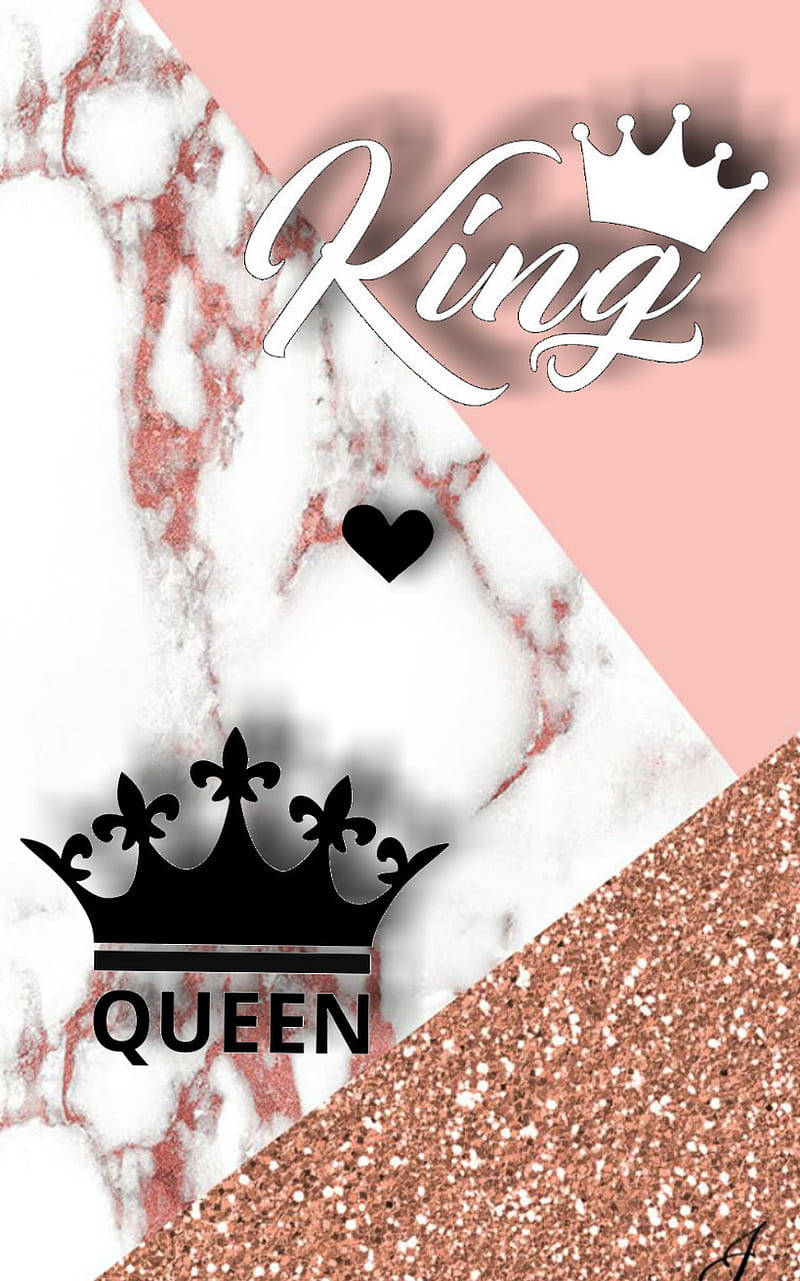 女王 桌布 壁紙 — 一個時尚的圖形，帶有'King'和'Queen'文字，以白色和黑色加冕，背景為大理石和玫瑰金閃粉。