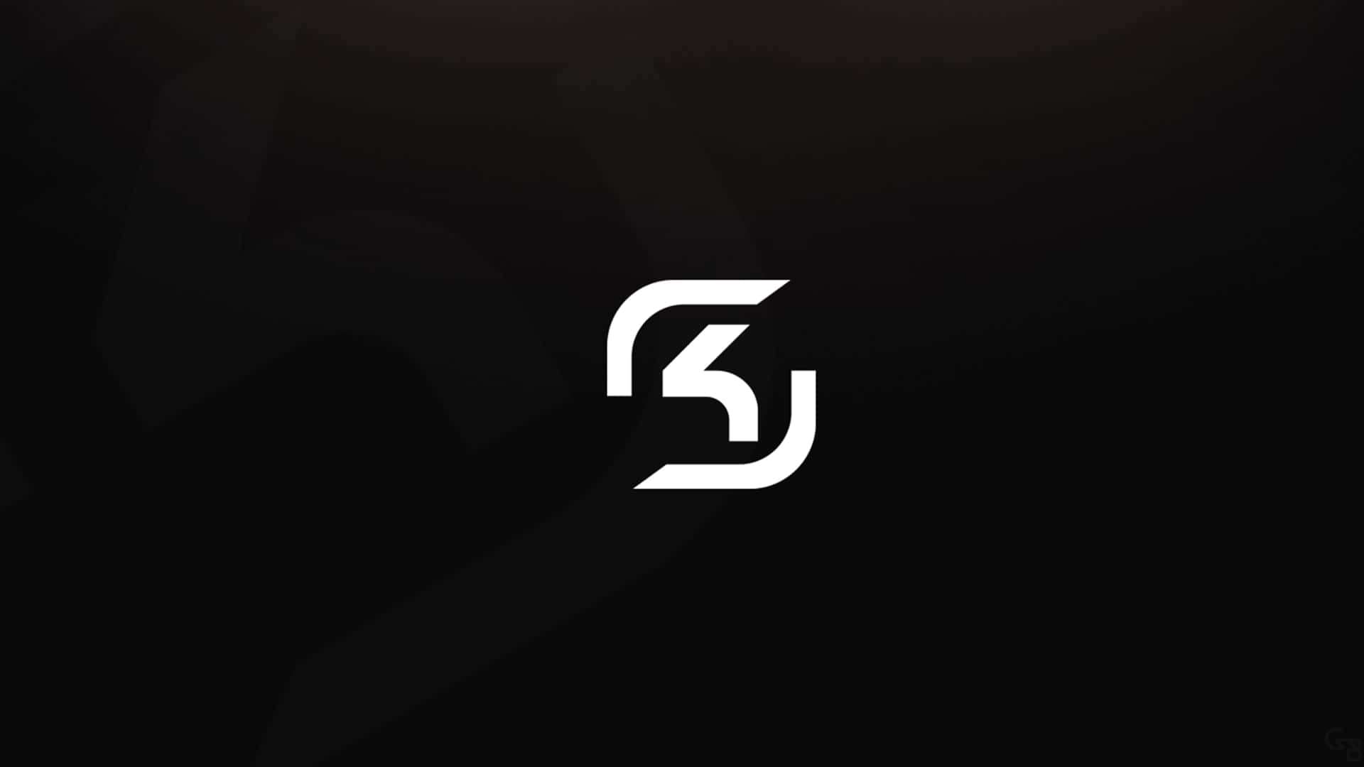 Sk Gaming 桌布 壁紙 — 一個時尚的白色抽象標誌，居中放置在帶有微妙幾何陰影的深色漸變背景上。