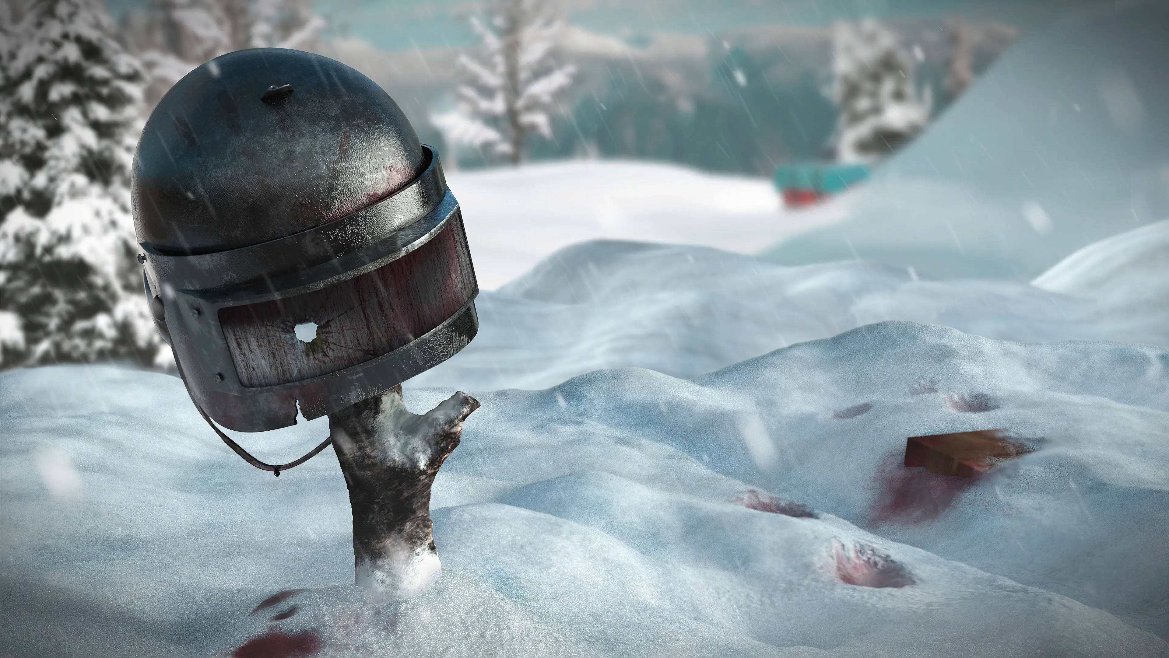 Pc Gaming 桌布 壁紙 — 一個有洞的風化戰鬥頭盔放在雪地森林的樹樁上，雪花飄落，遠處有樹木。