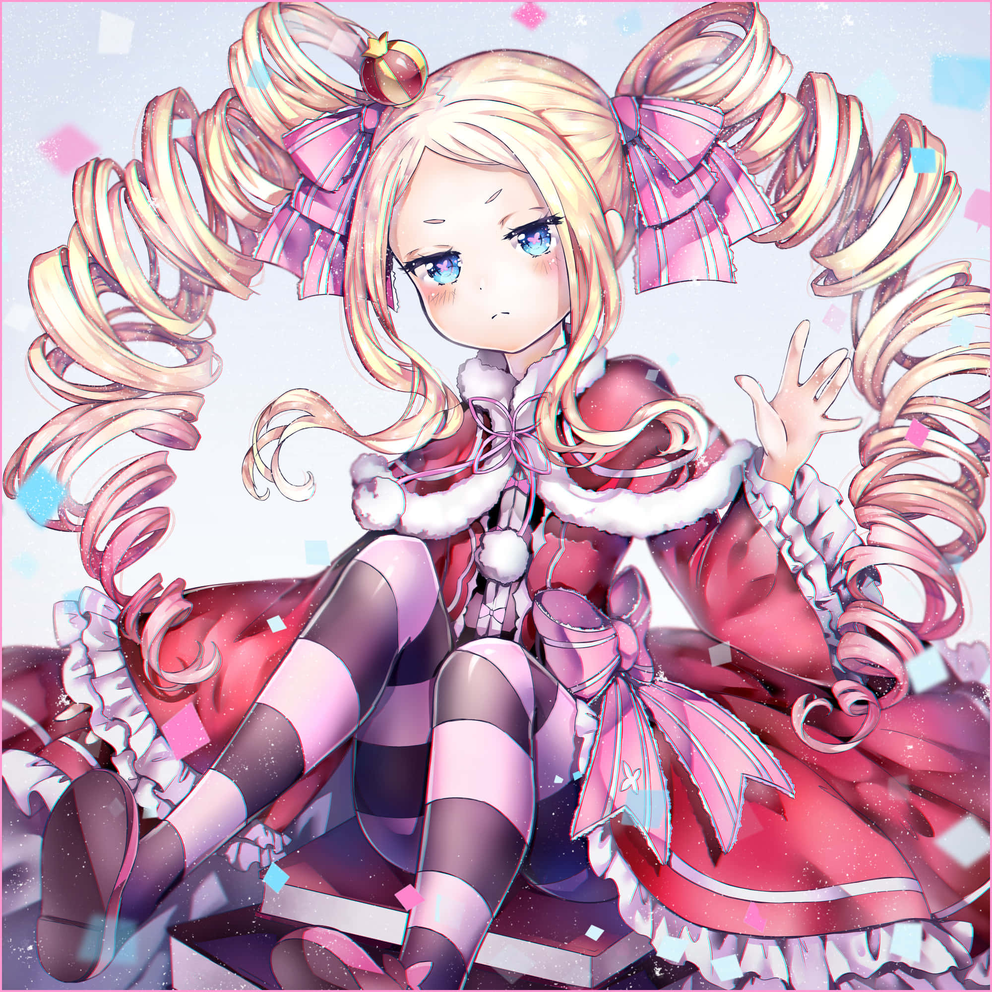 Re Zero Beatrice 桌布 壁紙 — 一個有螺旋金色雙馬尾和藍色眼睛的Q版動漫女孩，穿著帶有粉紅色蝴蝶結和條紋襪子的紅色連衣裙，坐在閃閃發光的粉彩背景前。