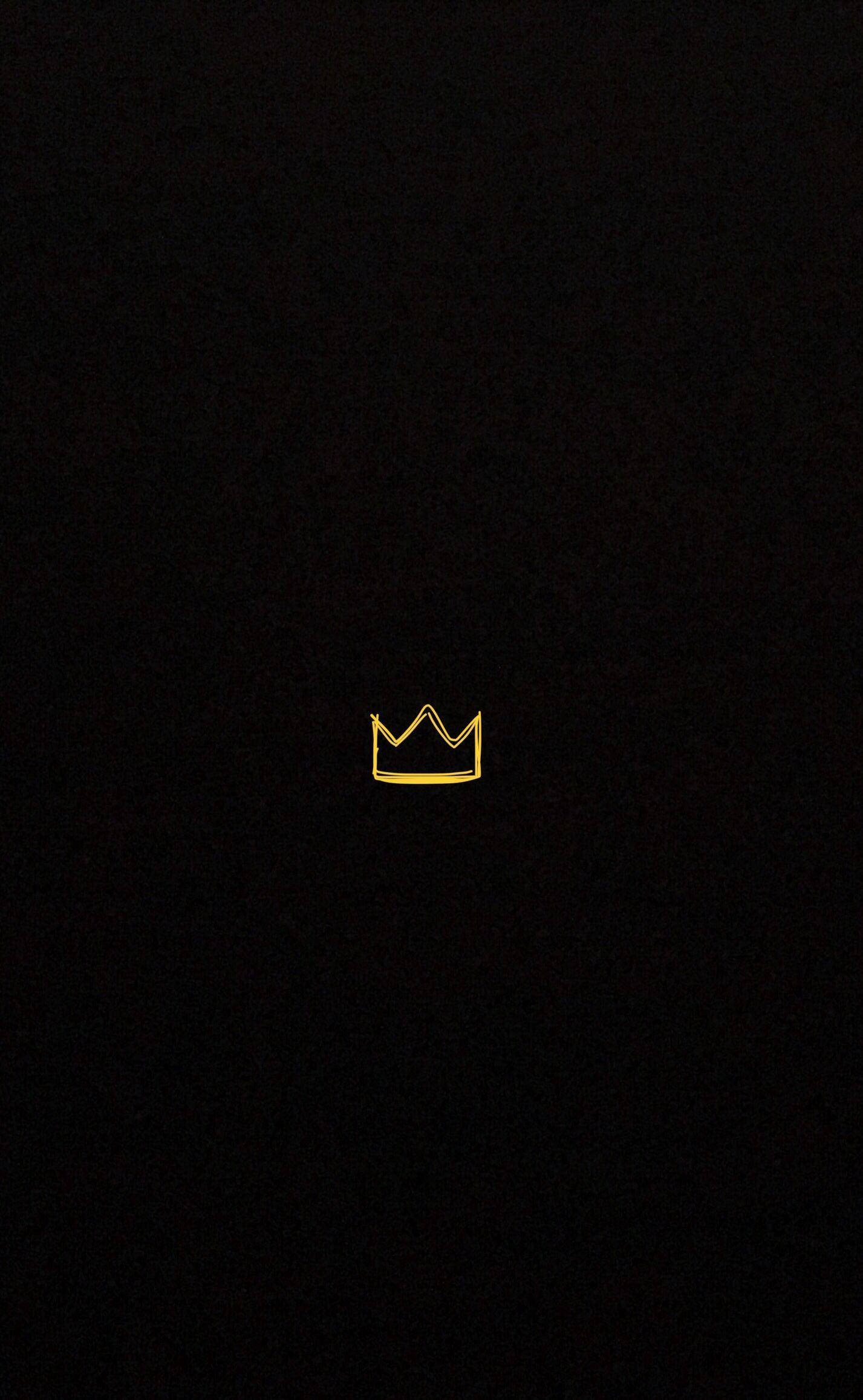 Black Queen 桌布 壁紙 — 一個極簡的金色皇冠輪廓在深黑色紋理背景上微弱發光。