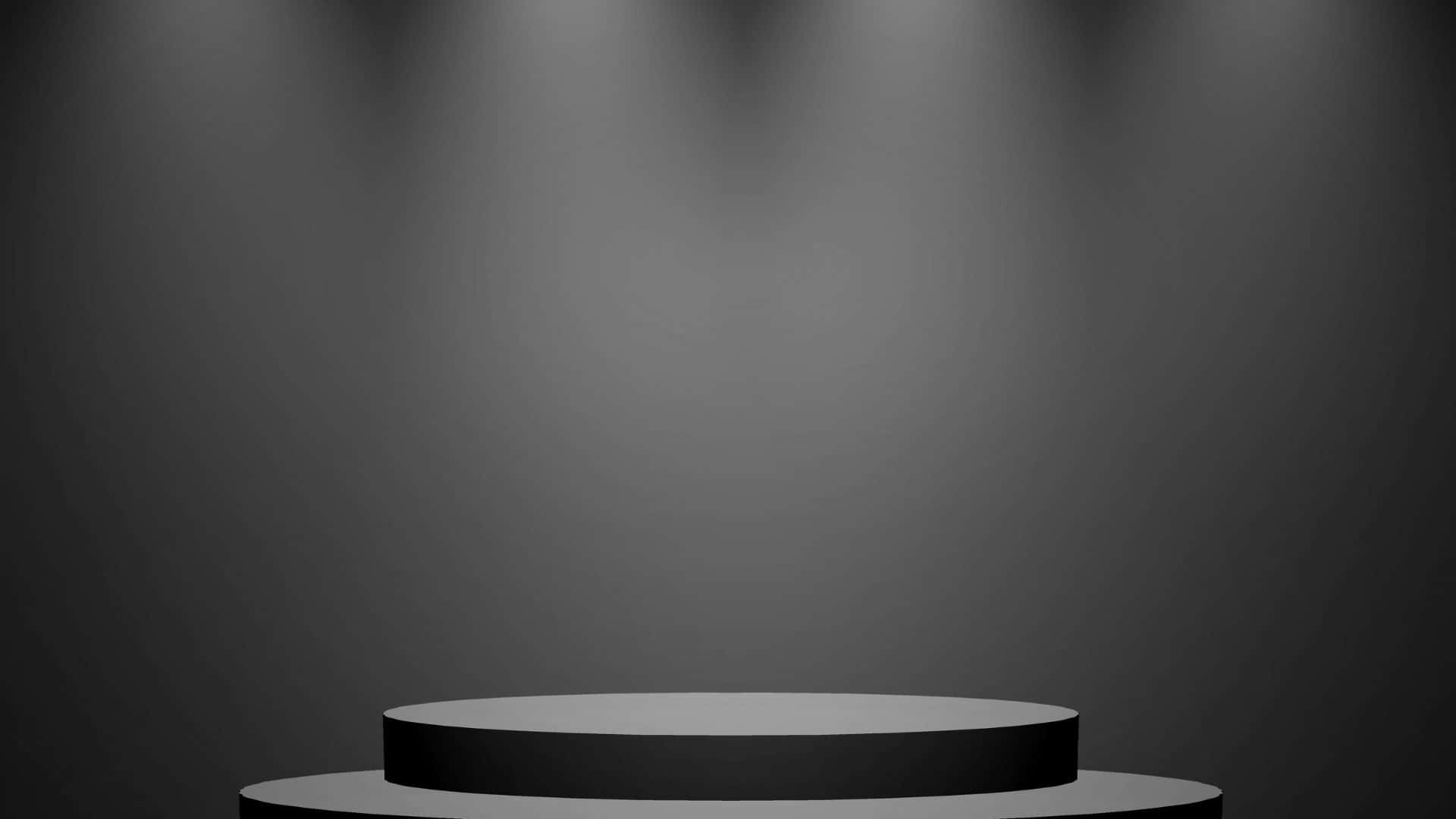 Products 桌布 壁紙 — 一個極簡風格的黑色圓形舞台，由三盞聚光燈照亮，背景為漸變灰色。