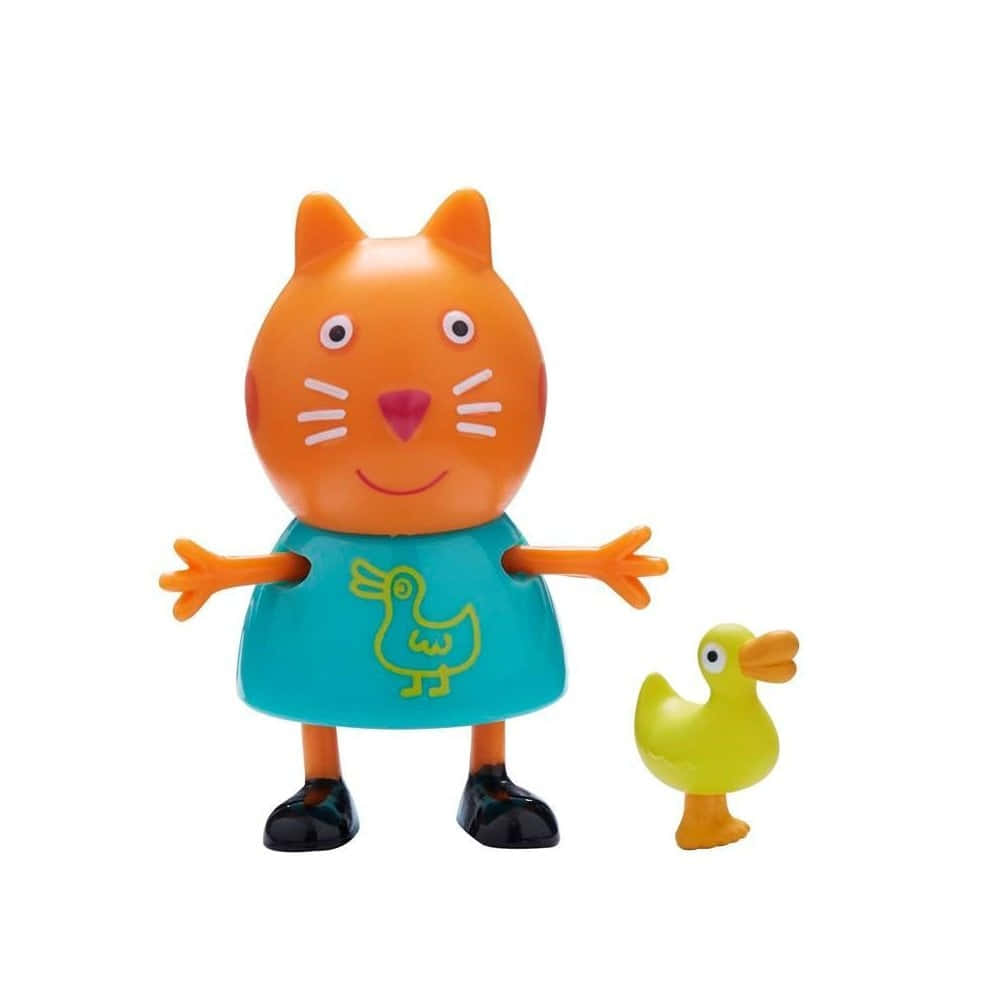 Candy Cat 桌布 壁紙 — 一個橙色貓玩具穿著一件帶有鴨子標誌的青色連衣裙，站在一個小黃色橡膠鴨旁邊，背景為白色。