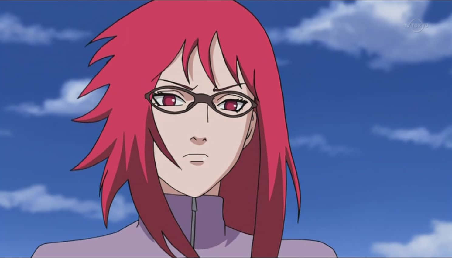 Karin Uzumaki 桌布 壁紙 — 一個決心堅定的動漫女孩，擁有尖刺的紅髮和眼鏡，凝視著藍天白雲。