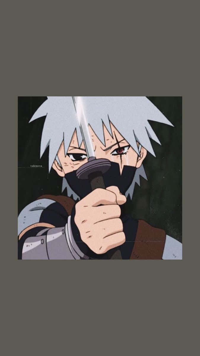 Akatsuki Kakashi 桌布 壁紙 — 一個決心堅定的動漫忍者，白髮黑面具，緊緊握住劍，瞇著眼睛，專注而兇猛。
