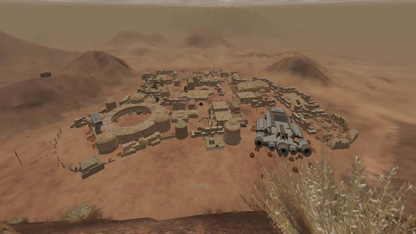 Mos Eisley 桌布 壁紙 — 一個沙漠前哨站，有圓形結構和一艘太空船停泊在沙丘之間，天空朦朧。