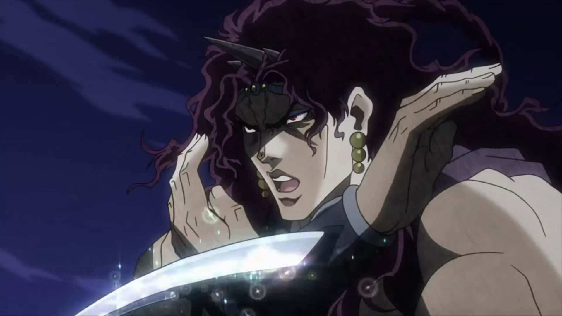 Jojo's Bizarre Adventure Kars 桌布 壁紙 — 一個深色頭髮、有角的動漫角色在暴風雨的夜空中握著一把發光的劍。
