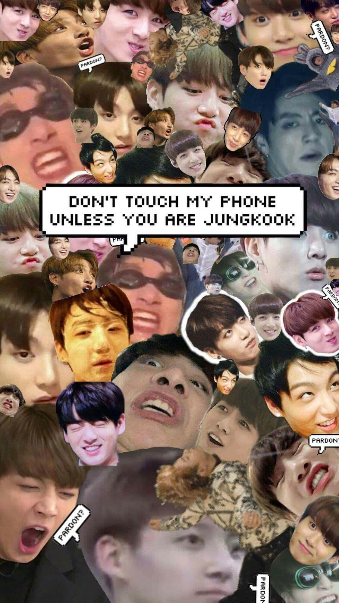 Bts Meme 桌布 壁紙 — 一個混亂的BTS成員面孔拼貼，中央文字框寫著「除非你是JUNGKOOK，否則不要碰我的手機」。