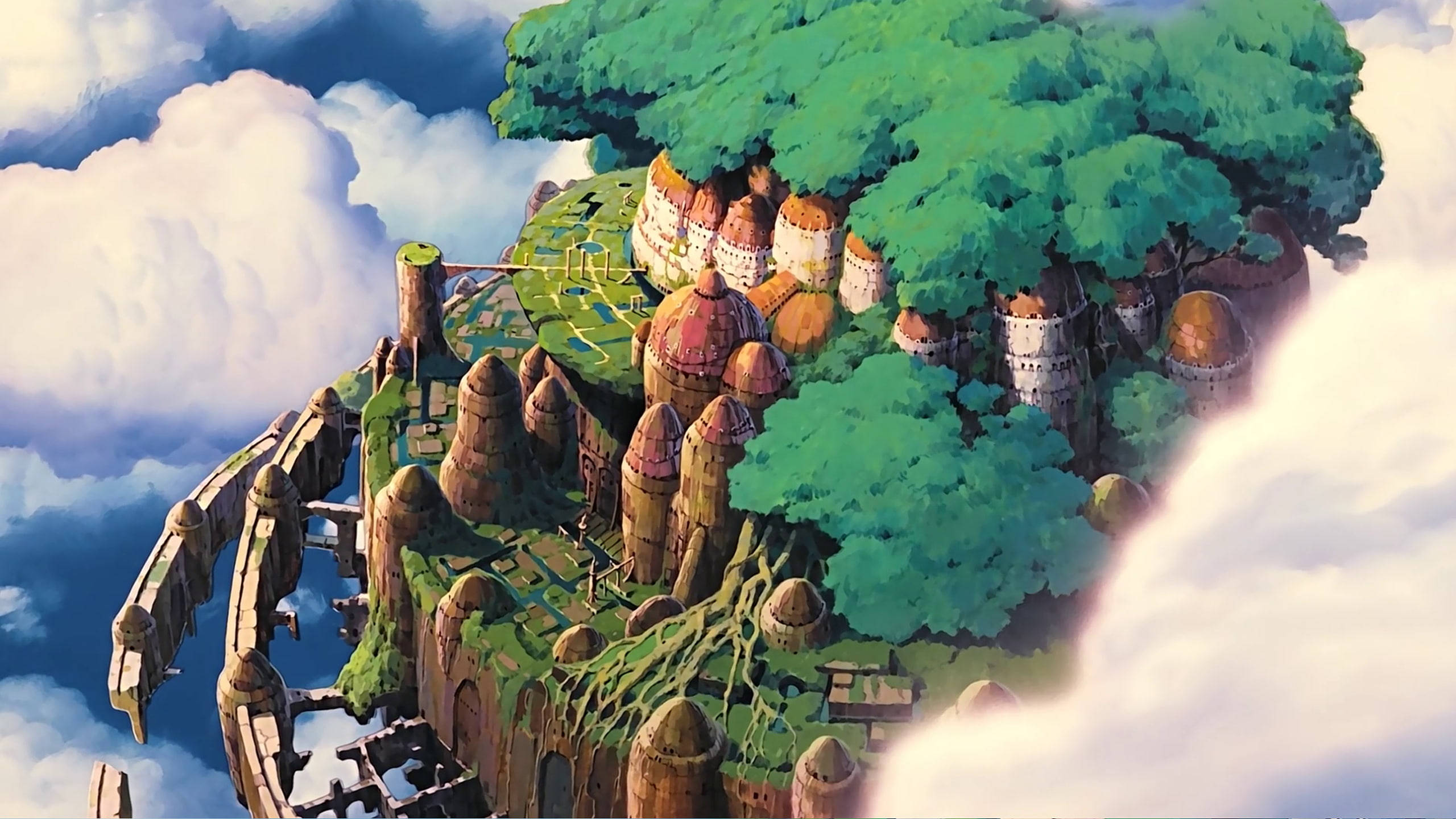 Studio 桌布 壁紙 — 一個漂浮的島嶼村莊，坐落在茂密的綠植中，位於藍天下蓬鬆的白雲之上。