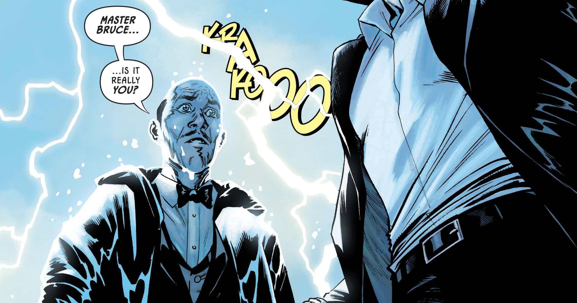 Alfred Pennyworth 桌布 壁紙 — 一個漫畫格顯示一個光頭戴蝴蝶結的男人，在閃電擊中他周圍時倒吸一口氣，附近有一個陰影人物潛伏著。