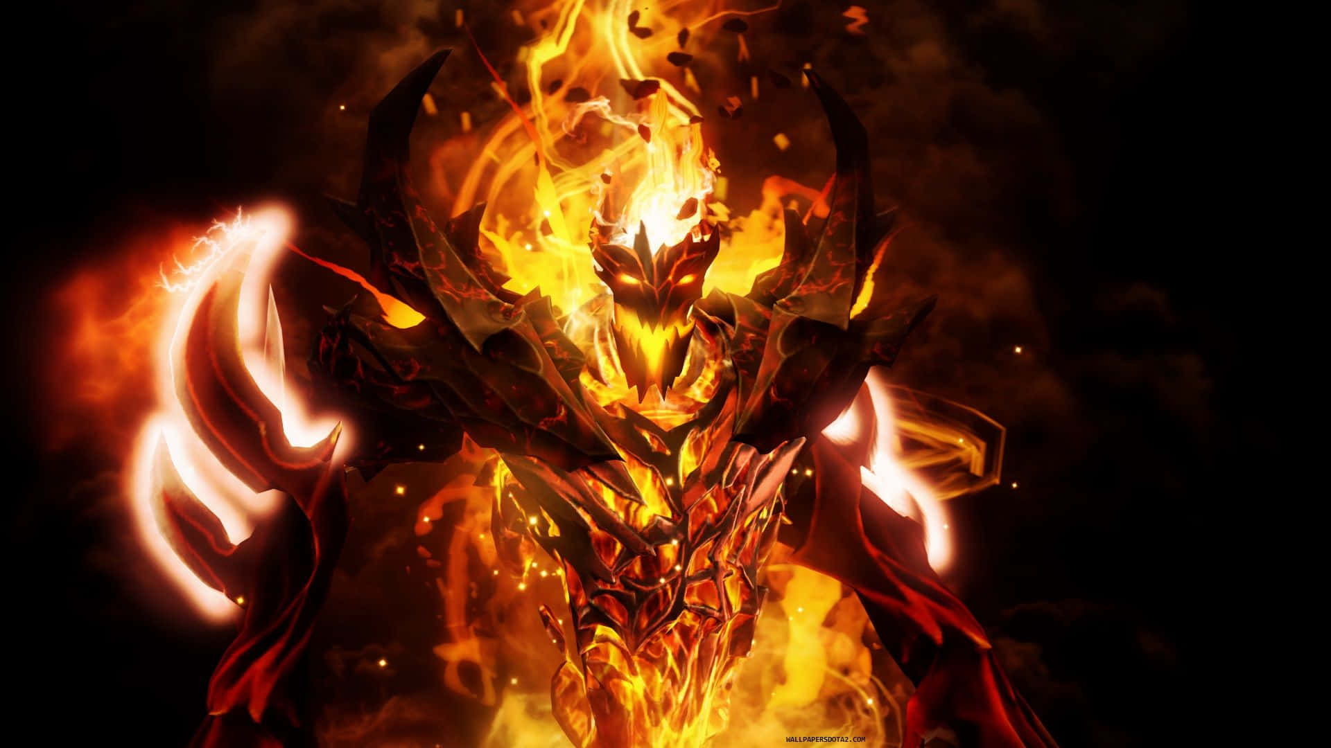 Shadow Fiend 桌布 壁紙 — 一個火熱的惡魔戰士，擁有發光的橙色眼睛和熔化的盔甲，站在黑暗的背景前，被火焰和火花包圍。