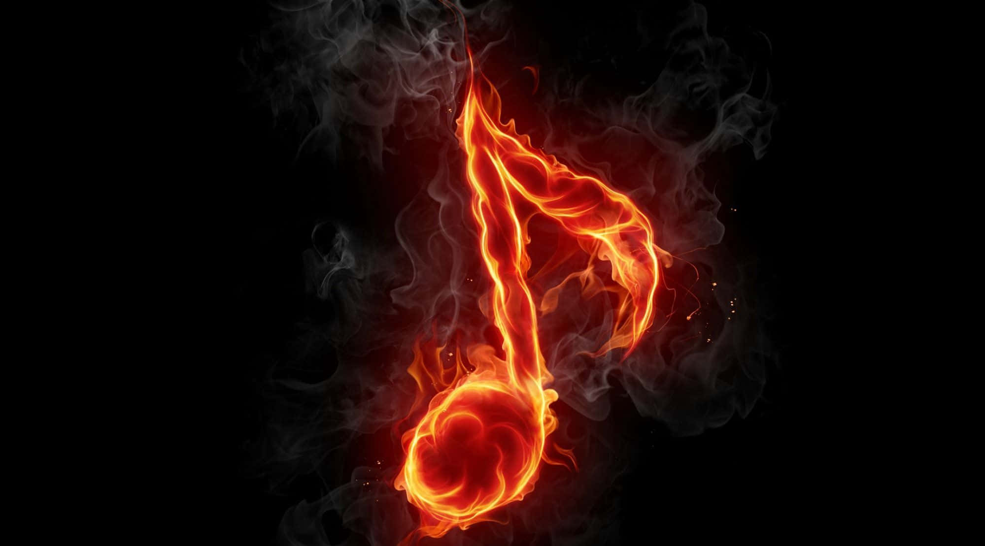 Cool Music 桌布 壁紙 — 一個火紅橙色的音符在黑色背景上伴隨著旋轉的煙霧生動地燃燒。