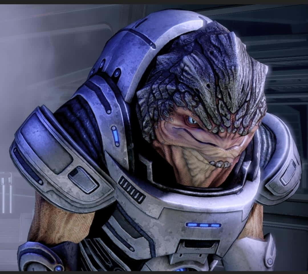 Mass Effect Grunt 桌布 壁紙 — 一個灰白頭髮的外星戰士近距離特寫，身穿破舊的銀色盔甲，帶有發光的藍色點綴。