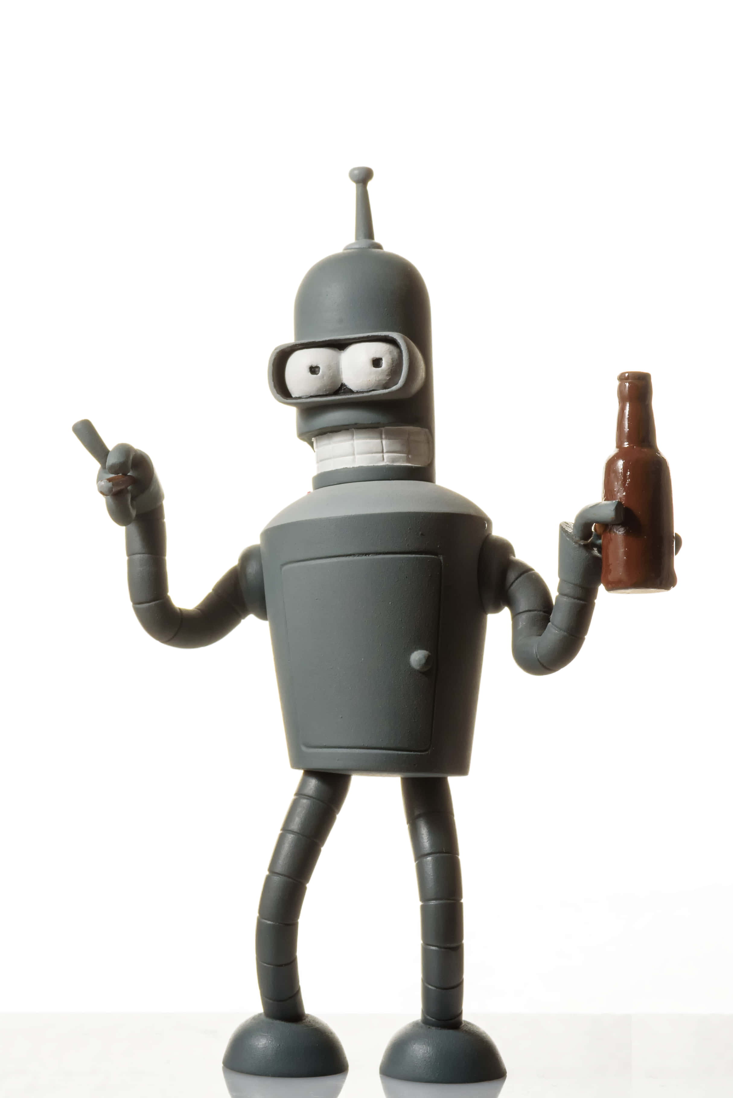 Bender Futurama 桌布 壁紙 — 一個灰色機械人公仔喺純白背景前揸住啤酒樽同煙仔。