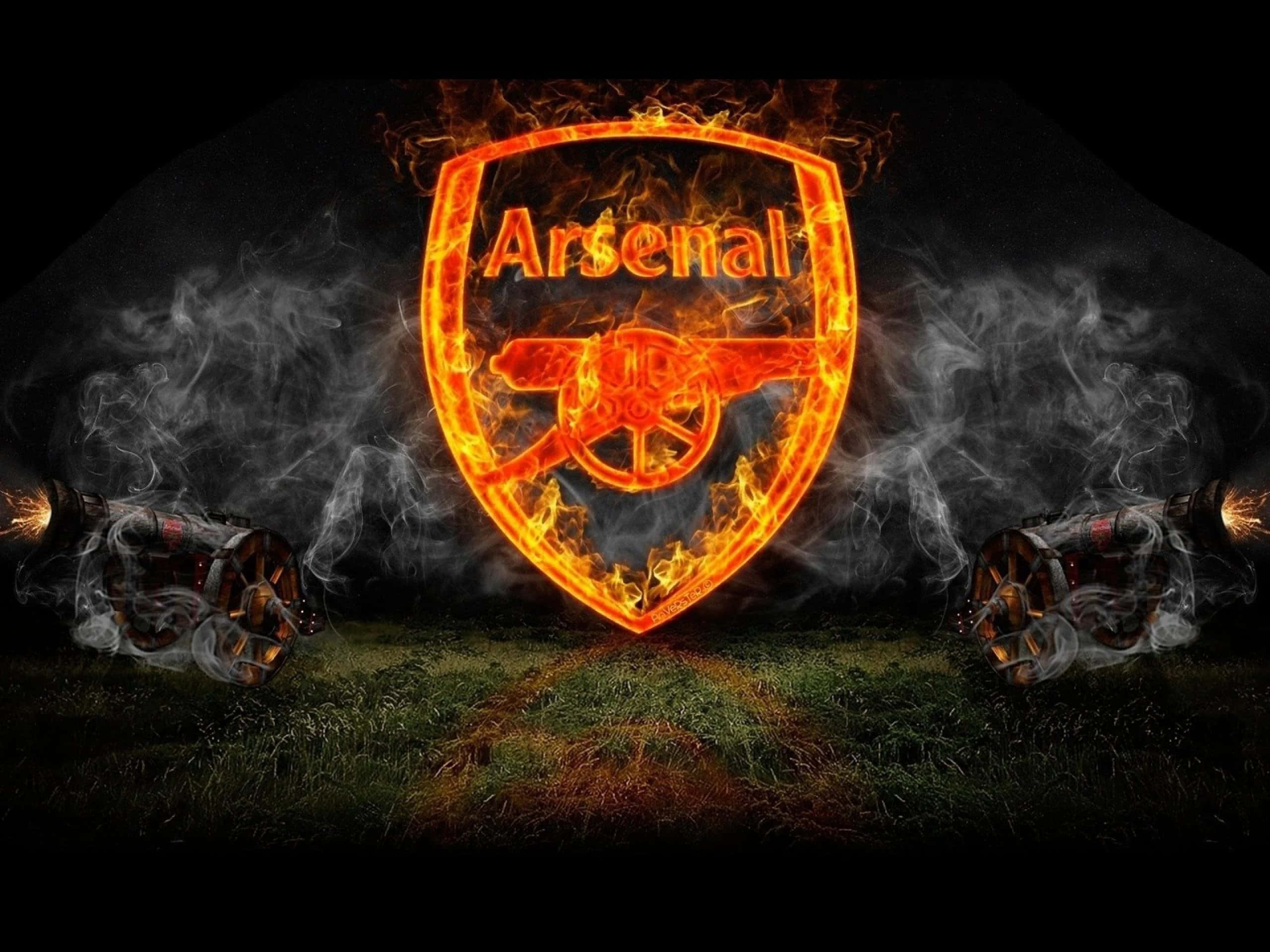 Arsenal 桌布 壁紙 — 一個燃燒的阿仙奴足球會徽章在黑暗背景下發光，兩側有煙霧和大炮。