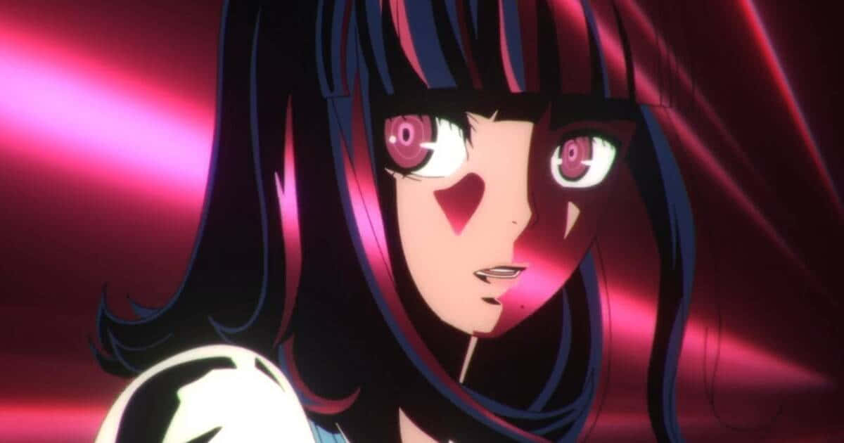 Thriller Anime 桌布 壁紙 — 一個特寫動漫女孩，深色頭髮，發光的粉紅色眼睛，在燦爛的粉紅色和紅色背景下強烈凝視。