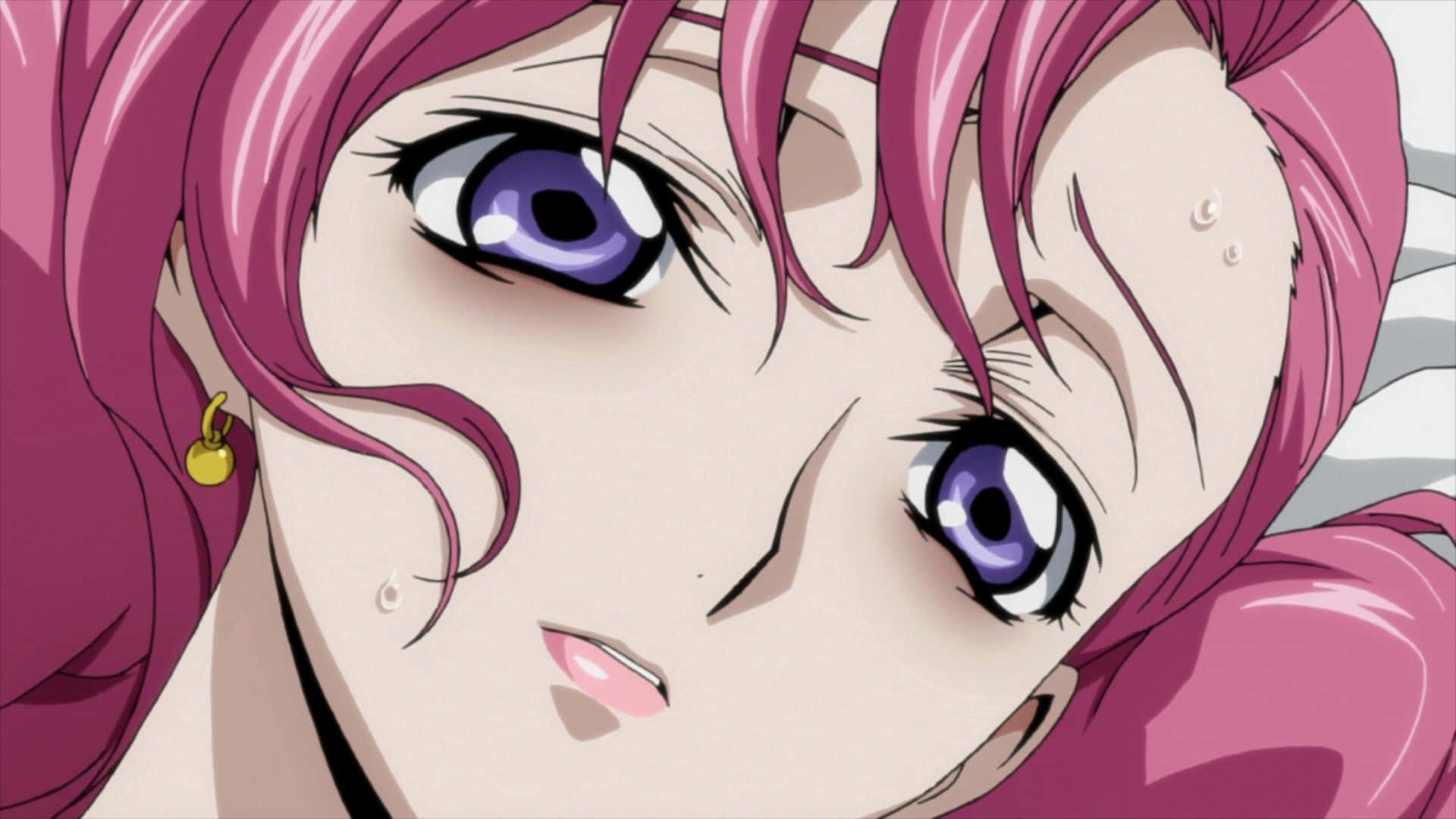 Euphemia Li Britannia 桌布 壁紙 — 一個特寫的動漫女孩，擁有鮮豔的粉紅色頭髮和紫色眼睛，向上看，帶著淚流滿面的表情。