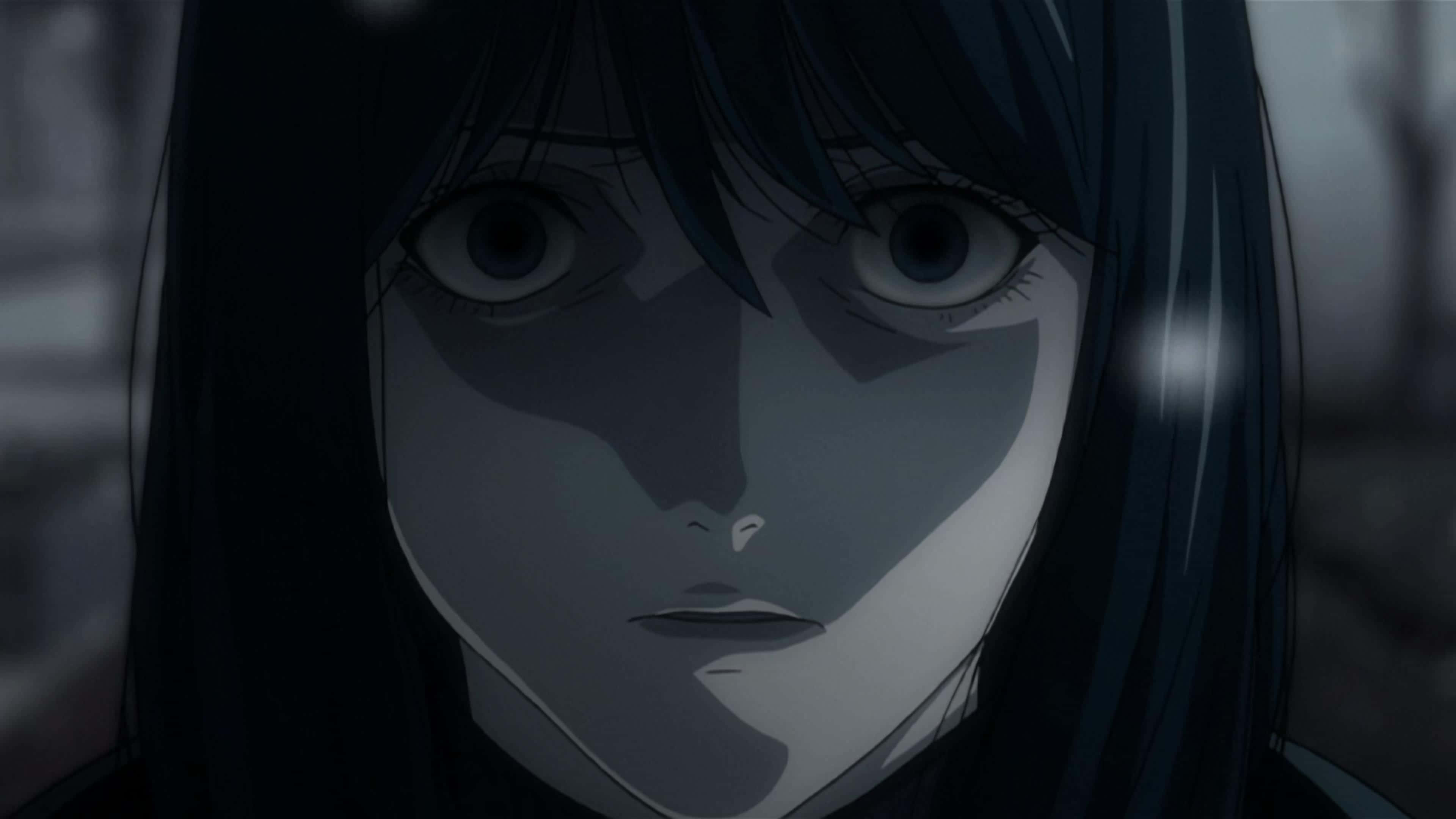 Naomi Misora 桌布 壁紙 — 一個特寫的動漫女孩，深色頭髮和大眼睛，在戲劇性的陰影燈光下強烈凝視。
