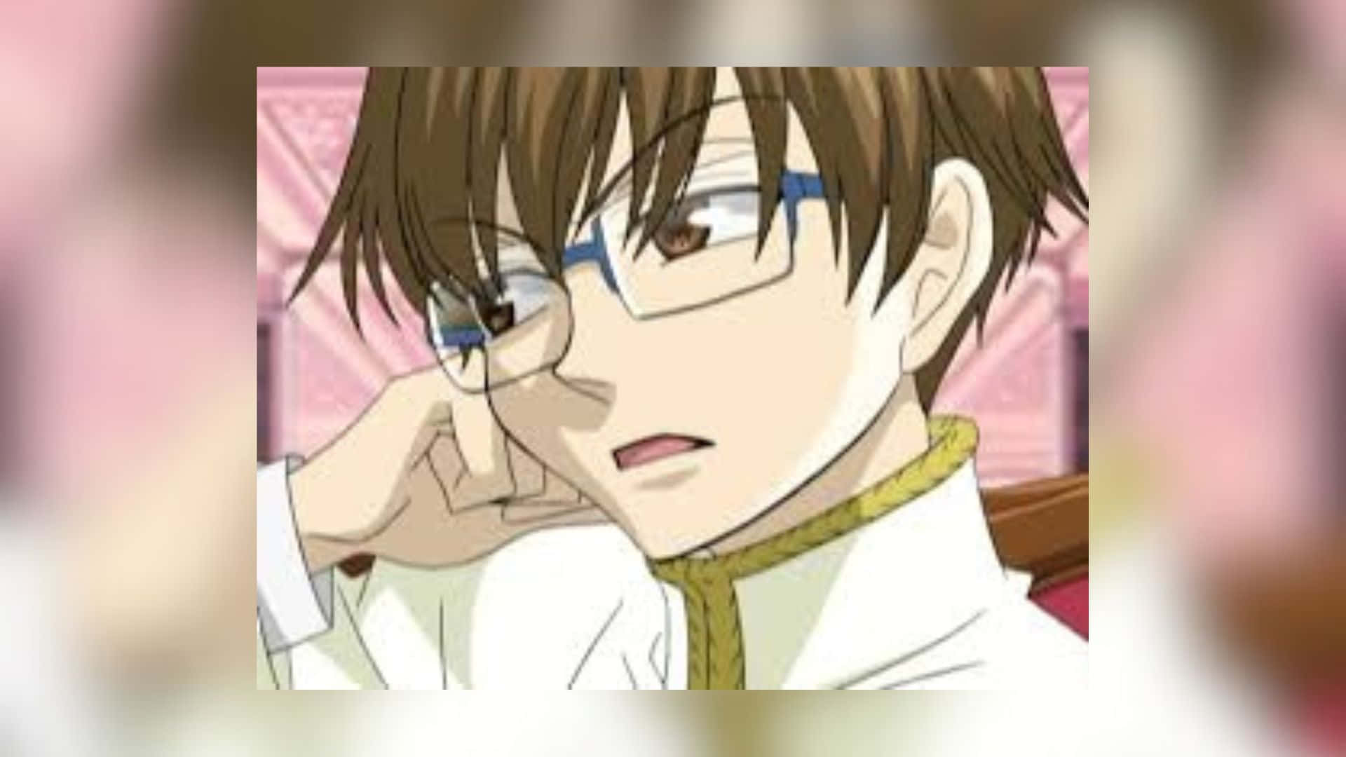 Yasuchika Haninozuka 桌布 壁紙 — 一個特寫的動畫男孩，棕色頭髮和藍色眼鏡，帶著沉思的表情調整眼鏡。