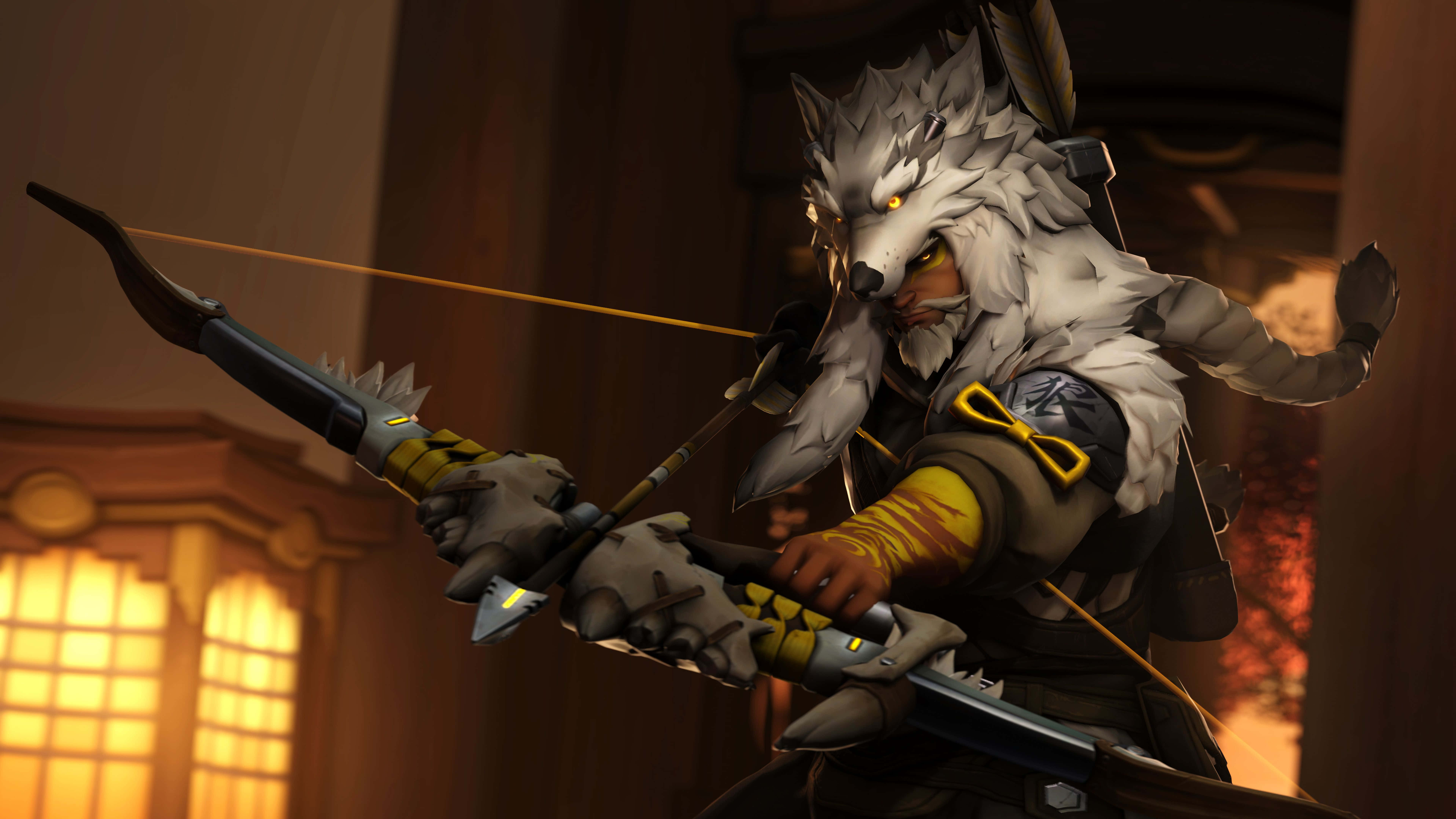 Overwatch Hanzo 桌布 壁紙 — 一個狼頭弓箭手穿著盔甲，在溫暖照明的木建築內拉弓。