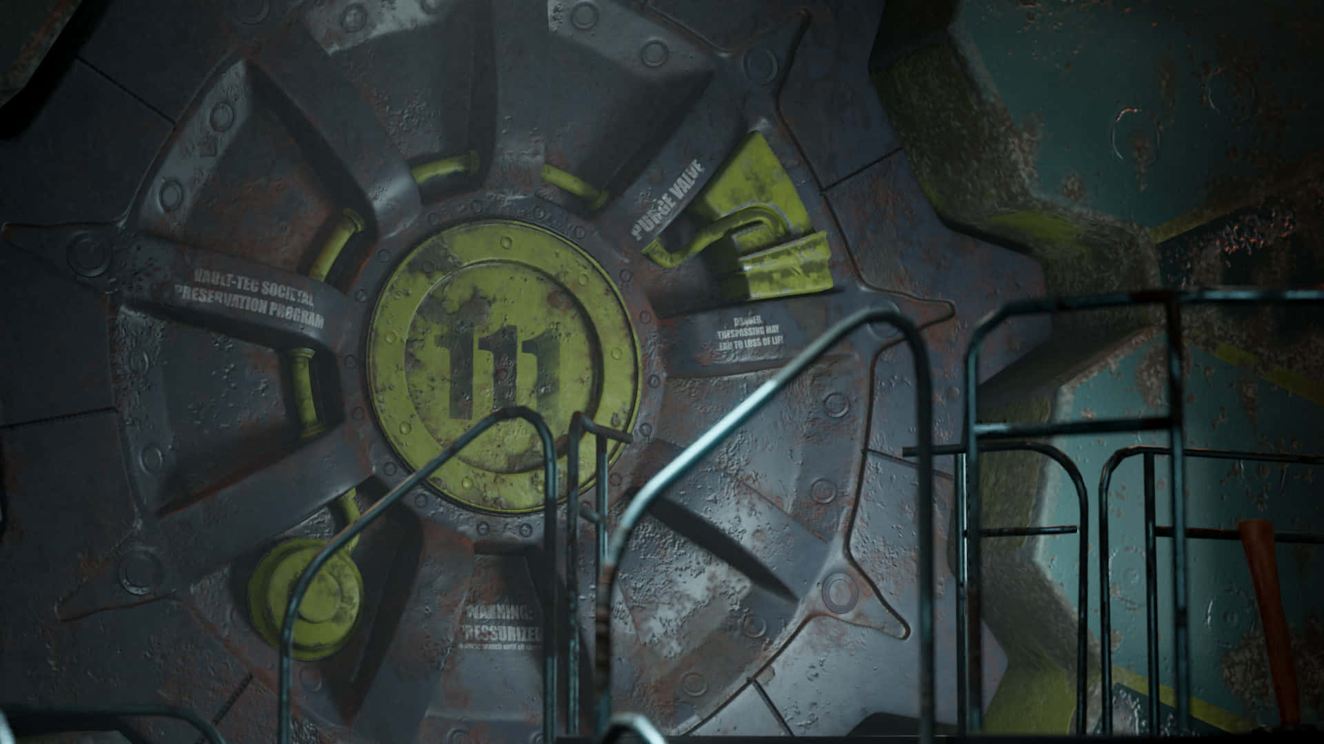 Fallout 4 Vault 桌布 壁紙 — 一個生鏽的工業艙口的特寫，帶有發光的黃色「11」標誌和金屬欄杆，位於光線昏暗的設施中。