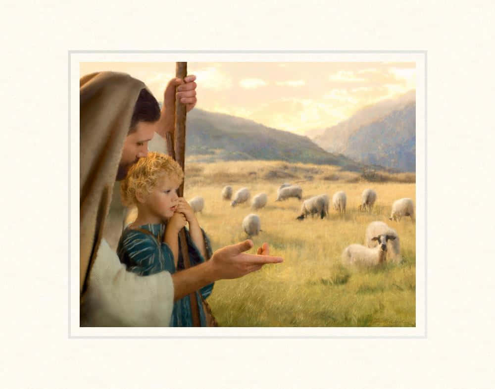 Jesus With Sheep 桌布 壁紙 — 一個男人和一個孩子站在金色的田野中，羊群在溫暖的夕陽光下吃草。