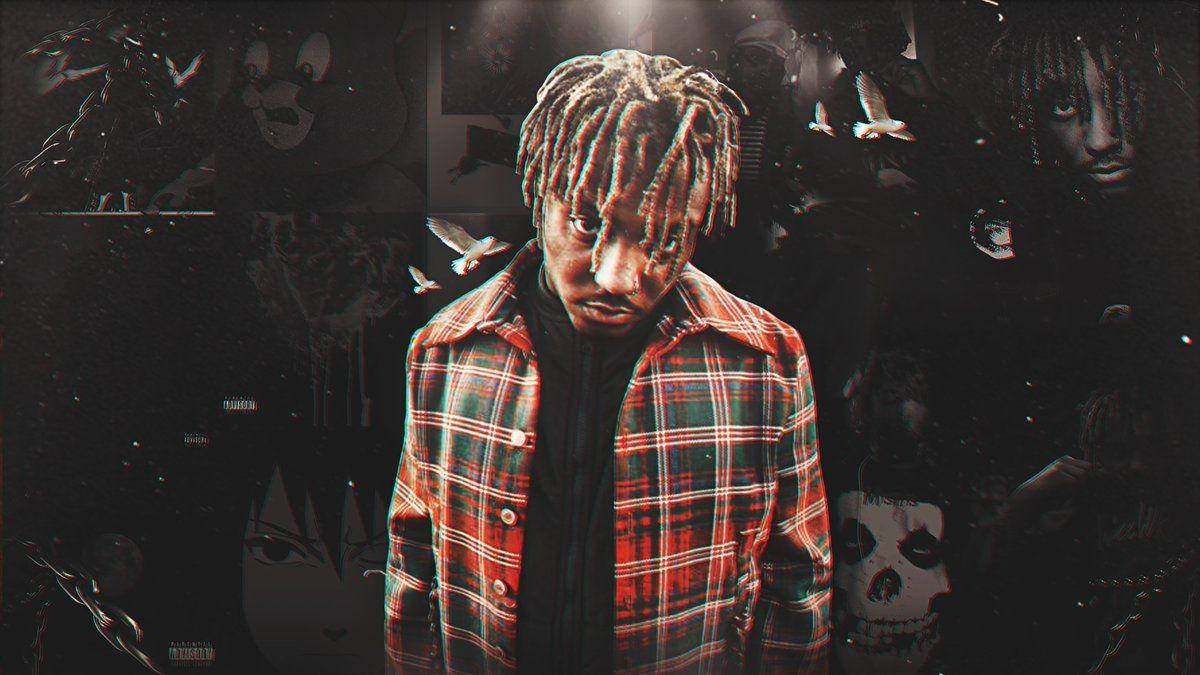 Juice WRLD 桌布 壁紙 — 一個留著辮子、身穿紅色格仔恤衫的男人，在戲劇性的燈光下，以黑暗的臉孔和骷髏拼貼畫為背景站立。