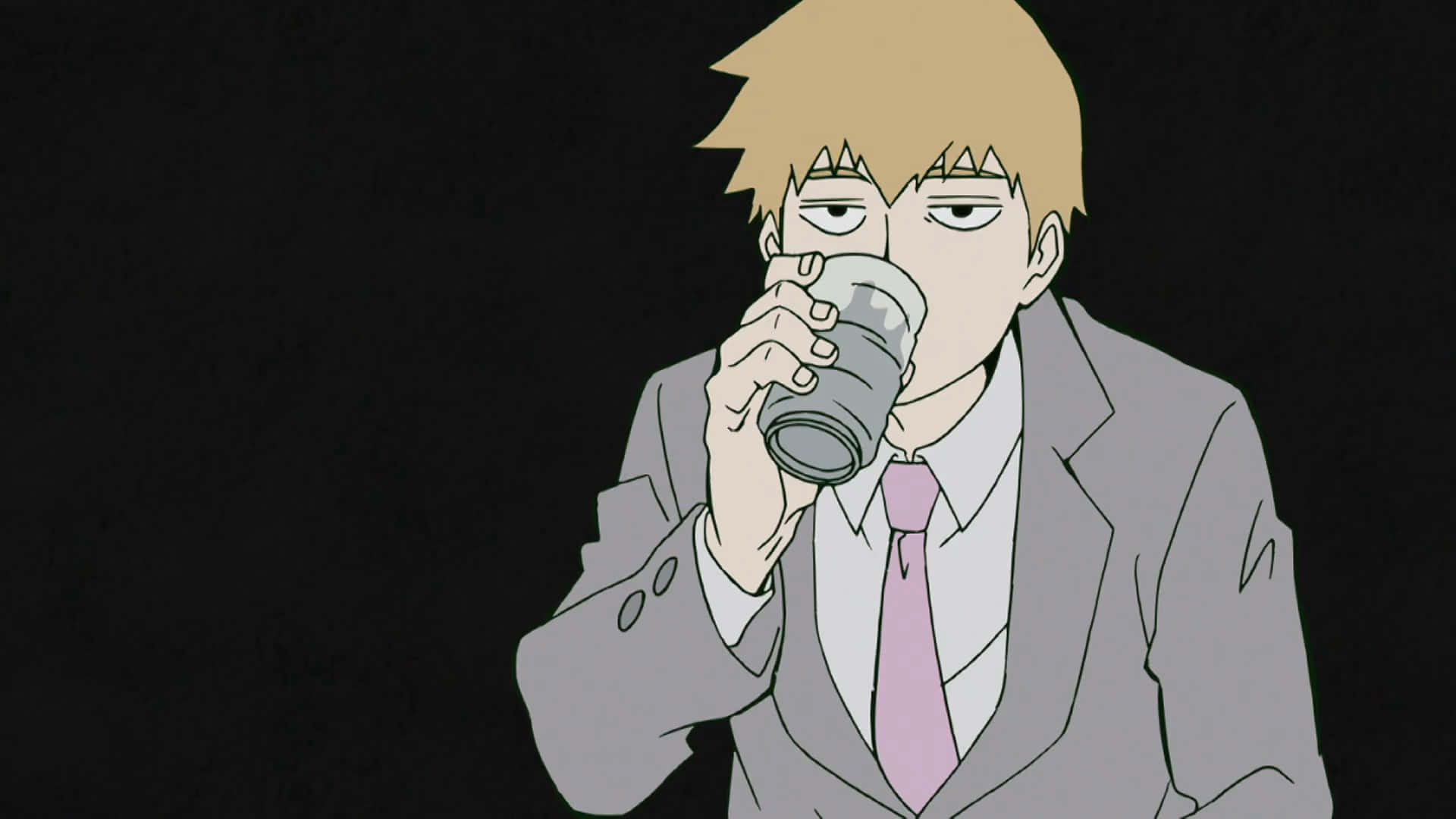 Mob Psycho 桌布 壁紙 — 一個疲憊的動漫男人穿著灰色西裝，在純黑背景前啜飲杯子。