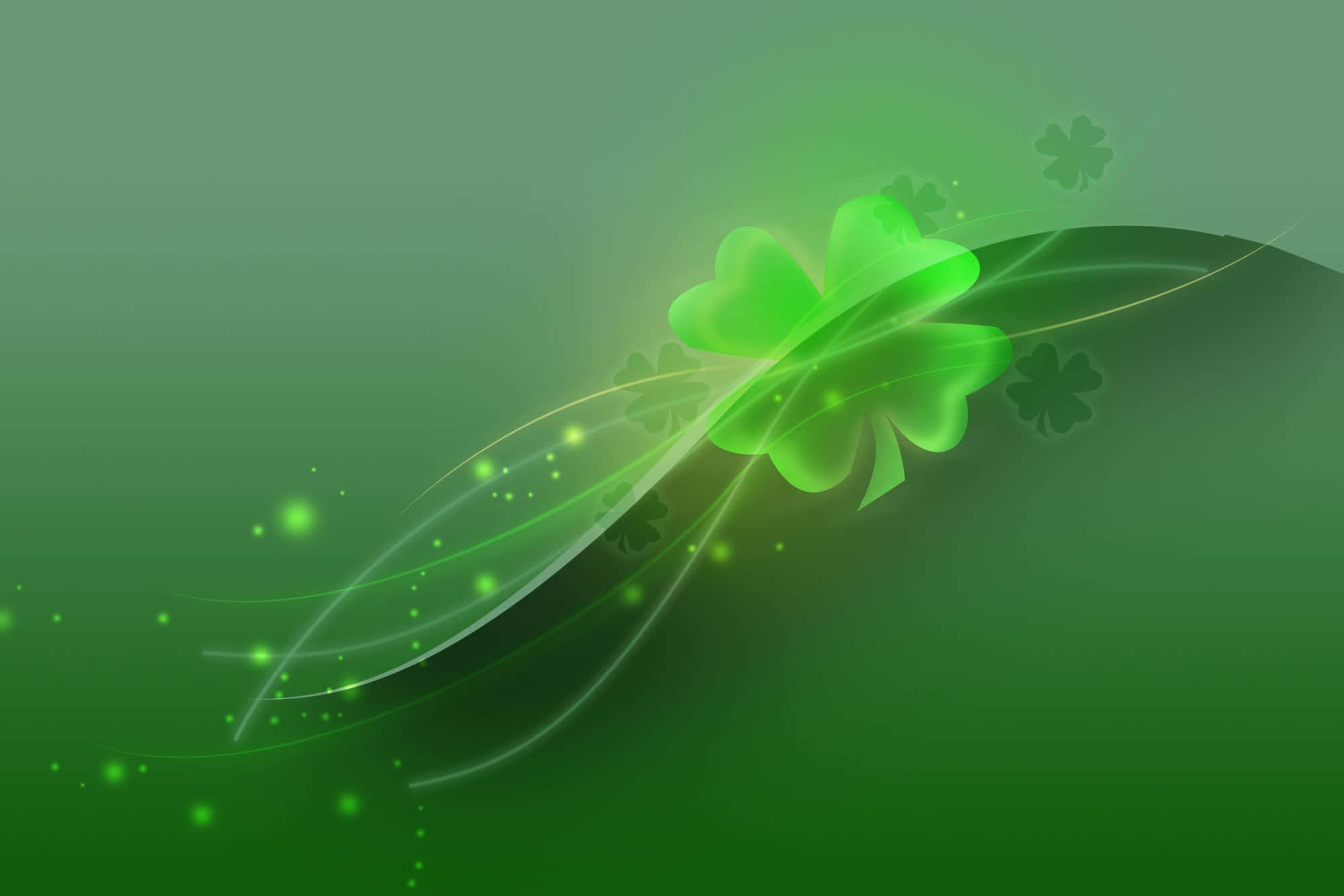 Saint Patricks Day 桌布 壁紙 — 一個發光嘅四葉草漂浮喺旋轉嘅綠色光軌同閃爍粒子之間，背景係漸變綠色。