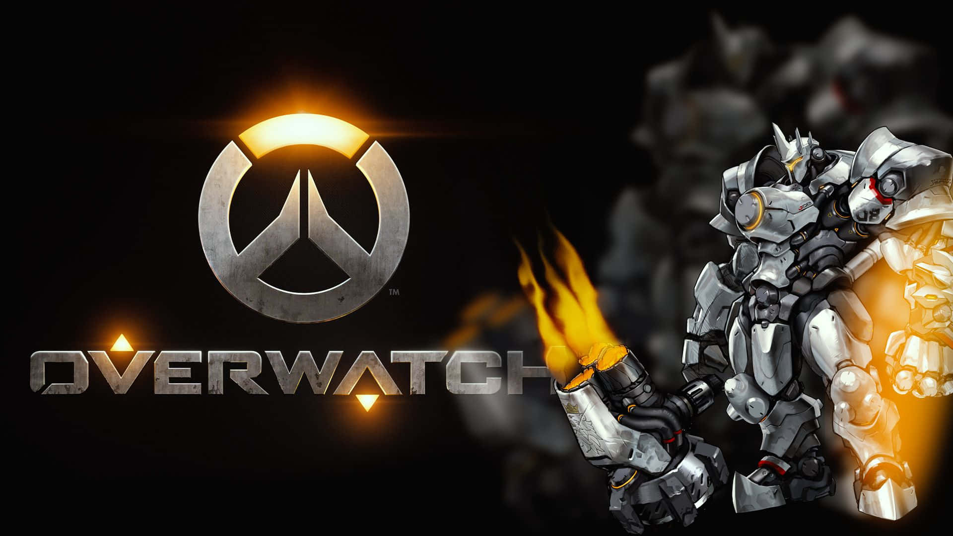 Overwatch Reinhardt 桌布 壁紙 — 一個發光的Overwatch標誌在黑暗背景中，旁邊是一個穿著時尚銀色盔甲的火焰機械英雄。
