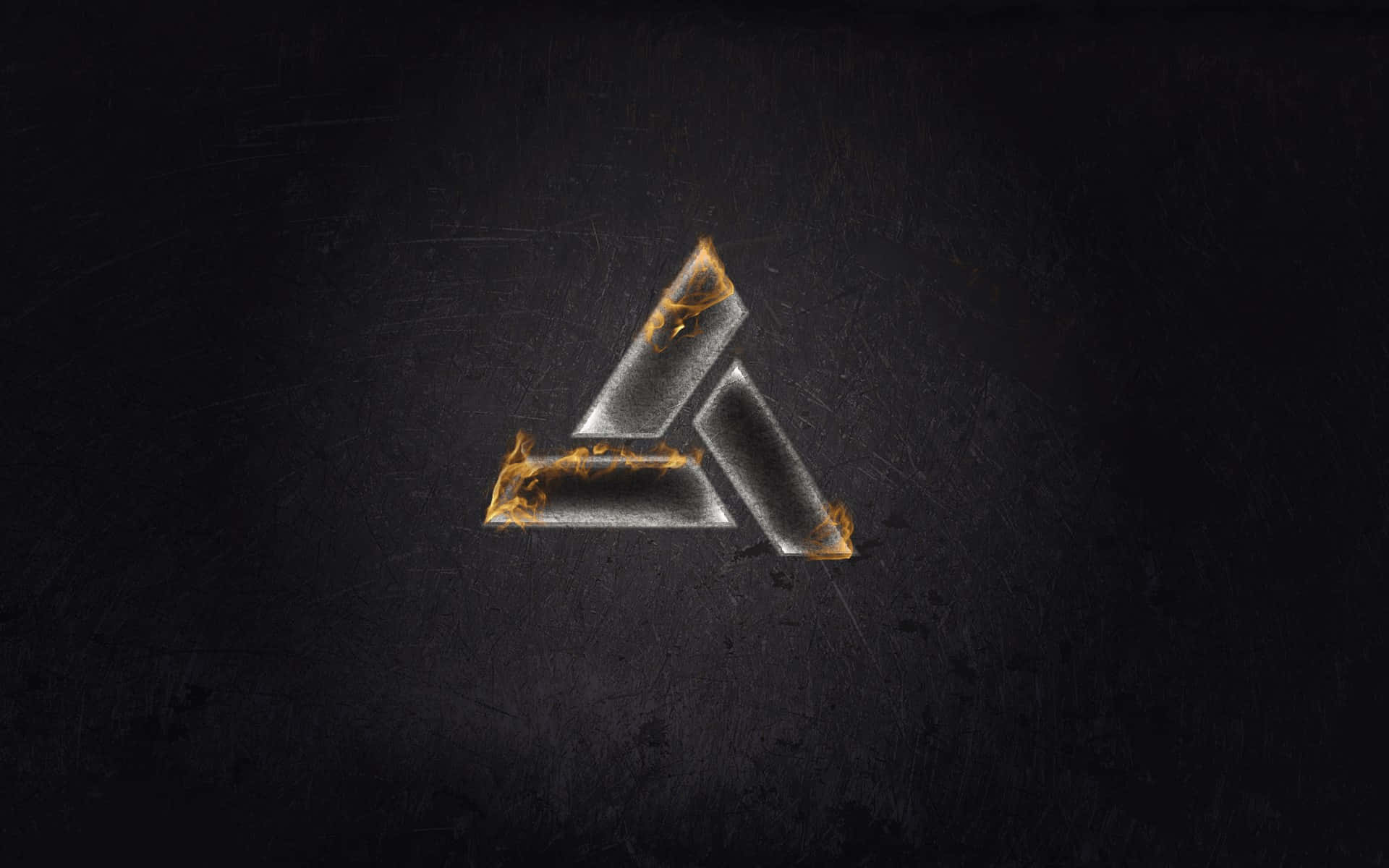 Abstergo 桌布 壁紙 — 一個發光的三角形標誌，邊緣帶有火焰效果，居中放置在深色紋理背景上。