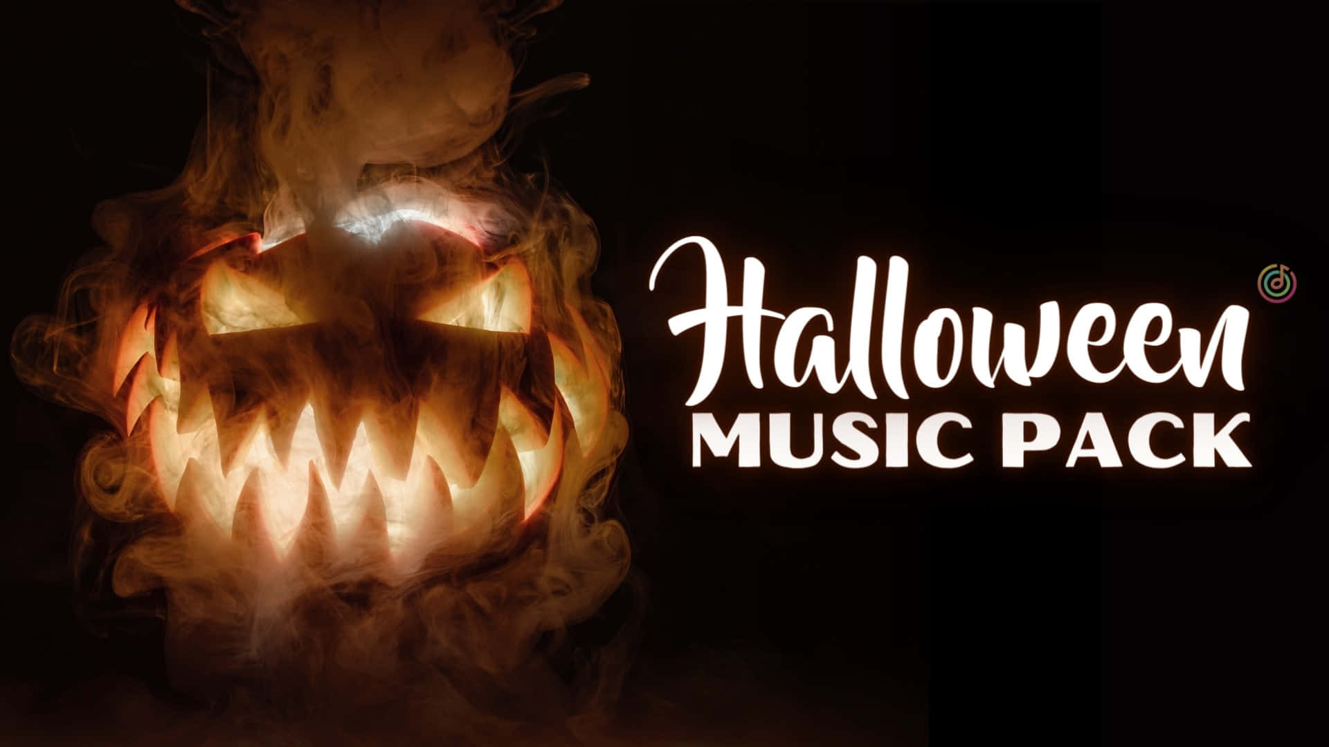 Halloween Music 桌布 壁紙 — 一個發光的傑克南瓜燈，帶有鋒利的牙齒和旋轉的煙霧，背景為黑色，白色文字寫著 Halloween Music Pack。
