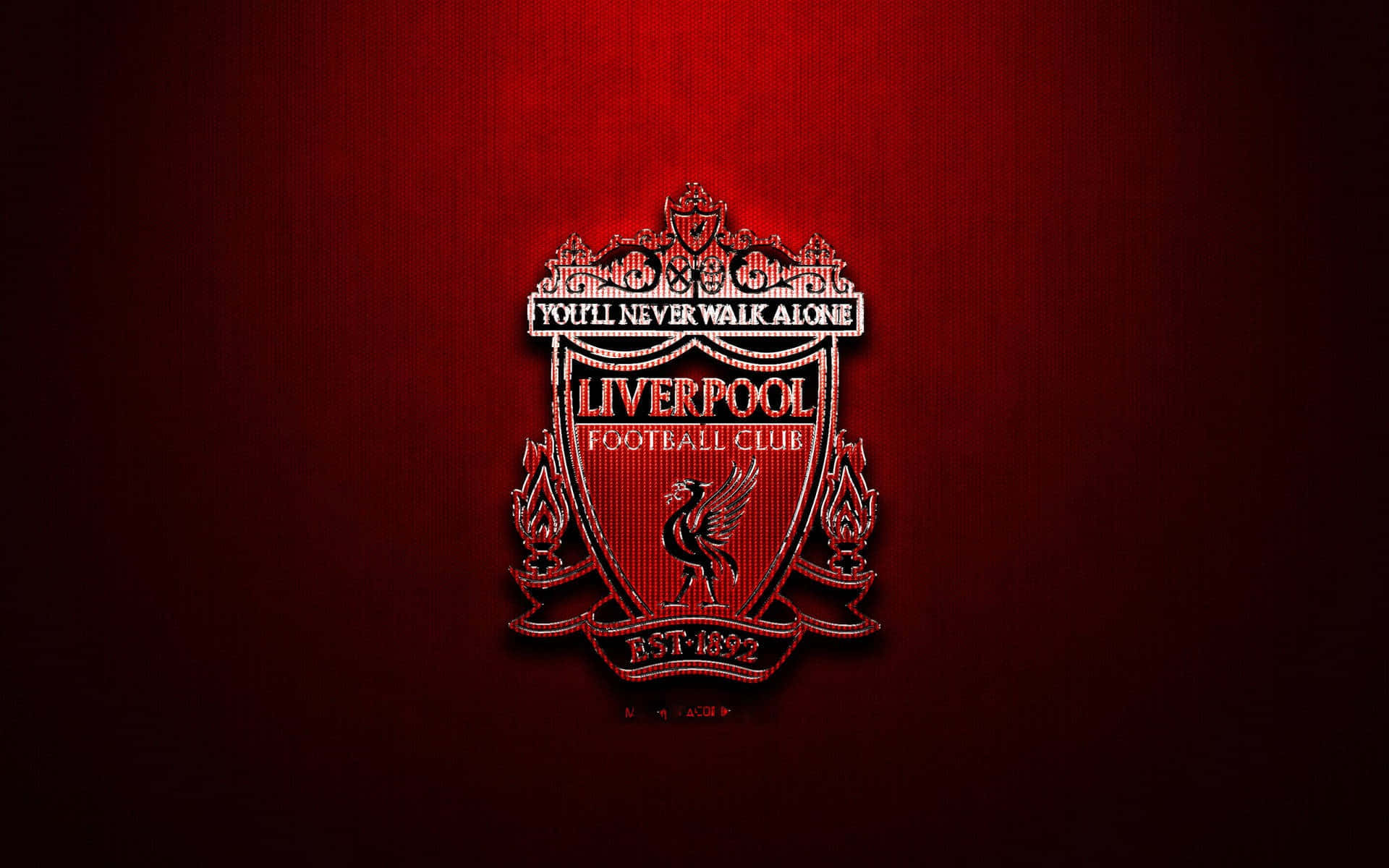 Liverpool 桌布 壁紙 — 一個發光的利物浦足球會徽章，居中於深紅色紋理背景上，帶有微妙的漸變燈光效果。