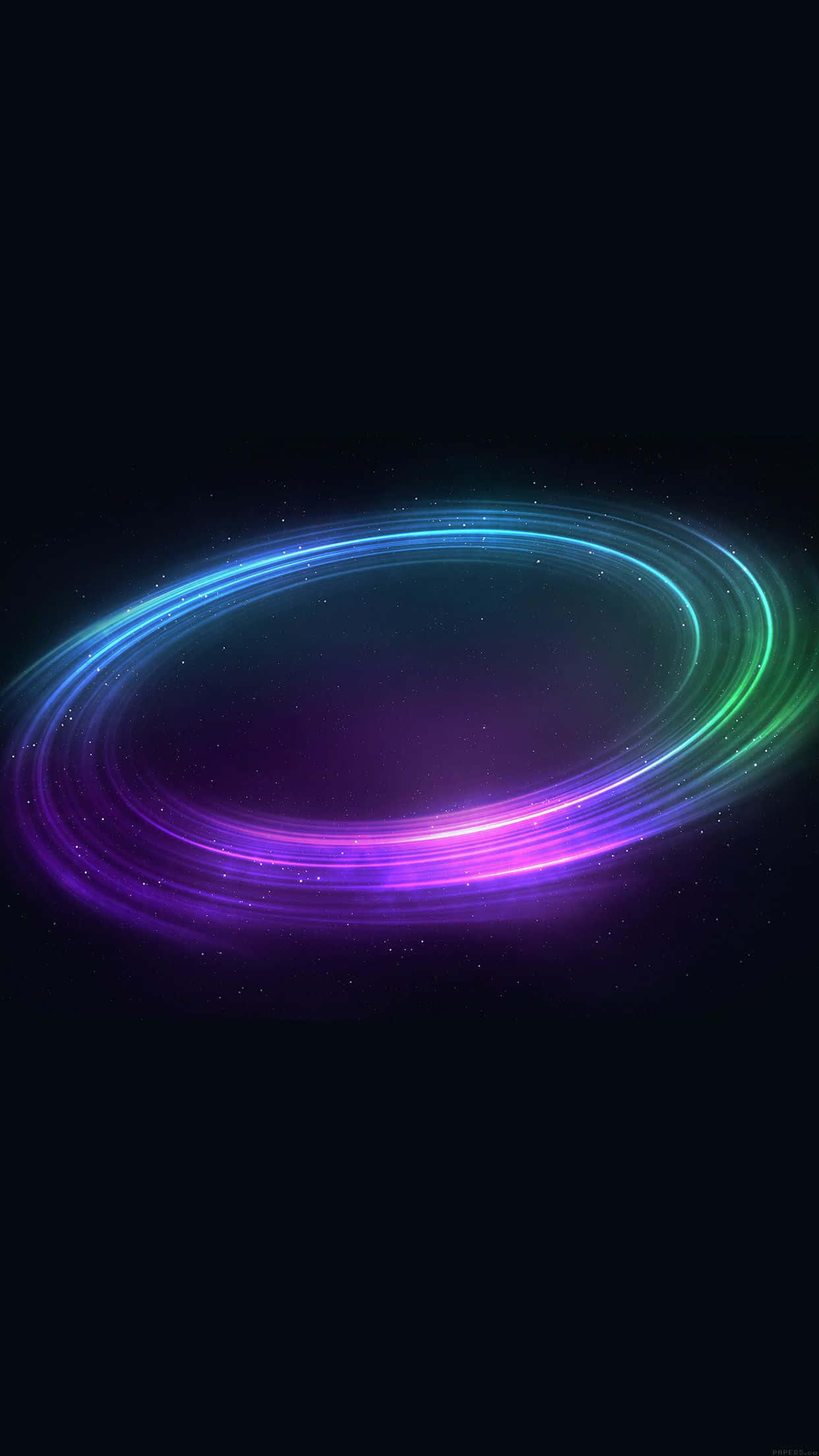 魔法 桌布 壁紙 — 一個發光的宇宙環，在佈滿星星的黑色虛空中，旋轉著電光藍、紫和綠色的光芒。