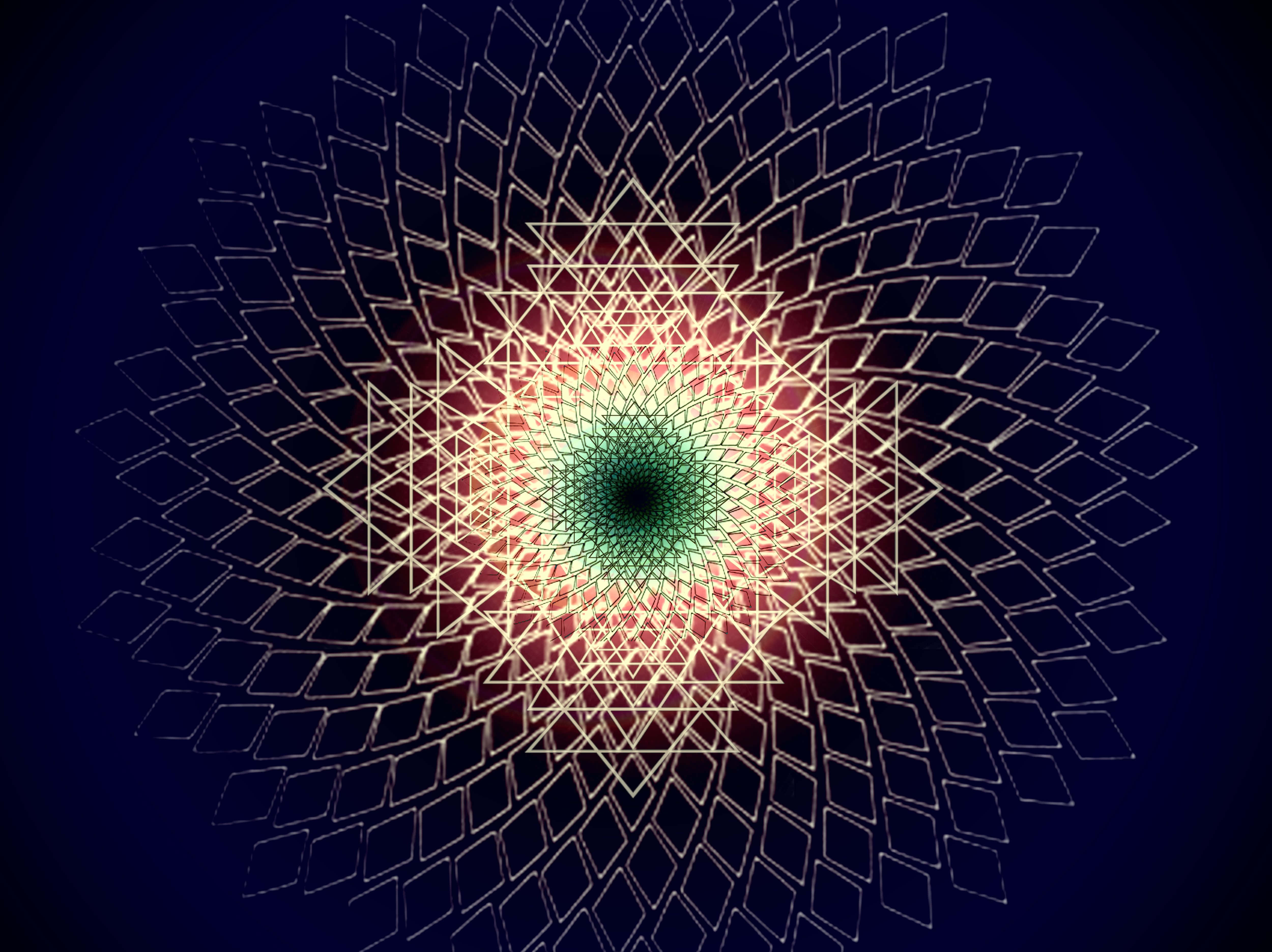 Trippy Fractals 桌布 壁紙 — 一個發光的幾何曼陀羅，帶有閃爍的金色線條和綠色核心，在深藍色背景上脈動。
