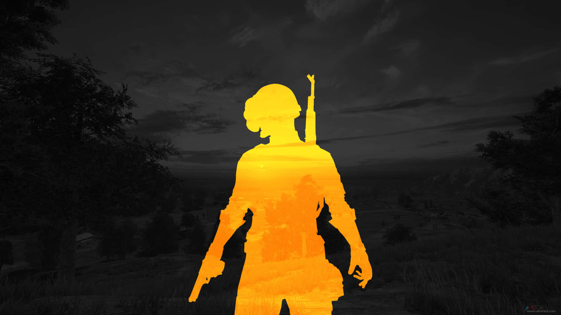 Pubg Banner 桌布 壁紙 — 一個發光的橙色士兵剪影手持武器，站在陰暗的單色風景中，天空多雲。