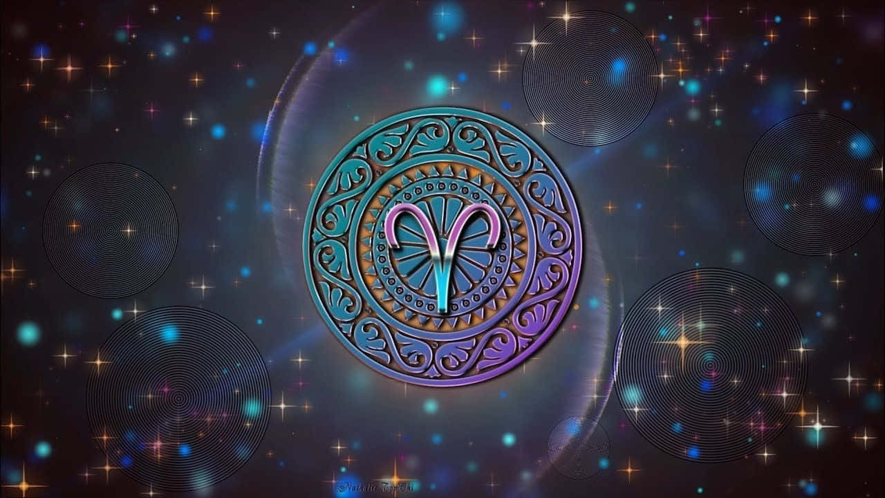 白羊座 桌布 壁紙 — 一個發光的白羊座星座符號，在裝飾性的青綠色和紫色曼陀羅框架中漂浮，周圍是閃爍的宇宙星辰和同心圓。