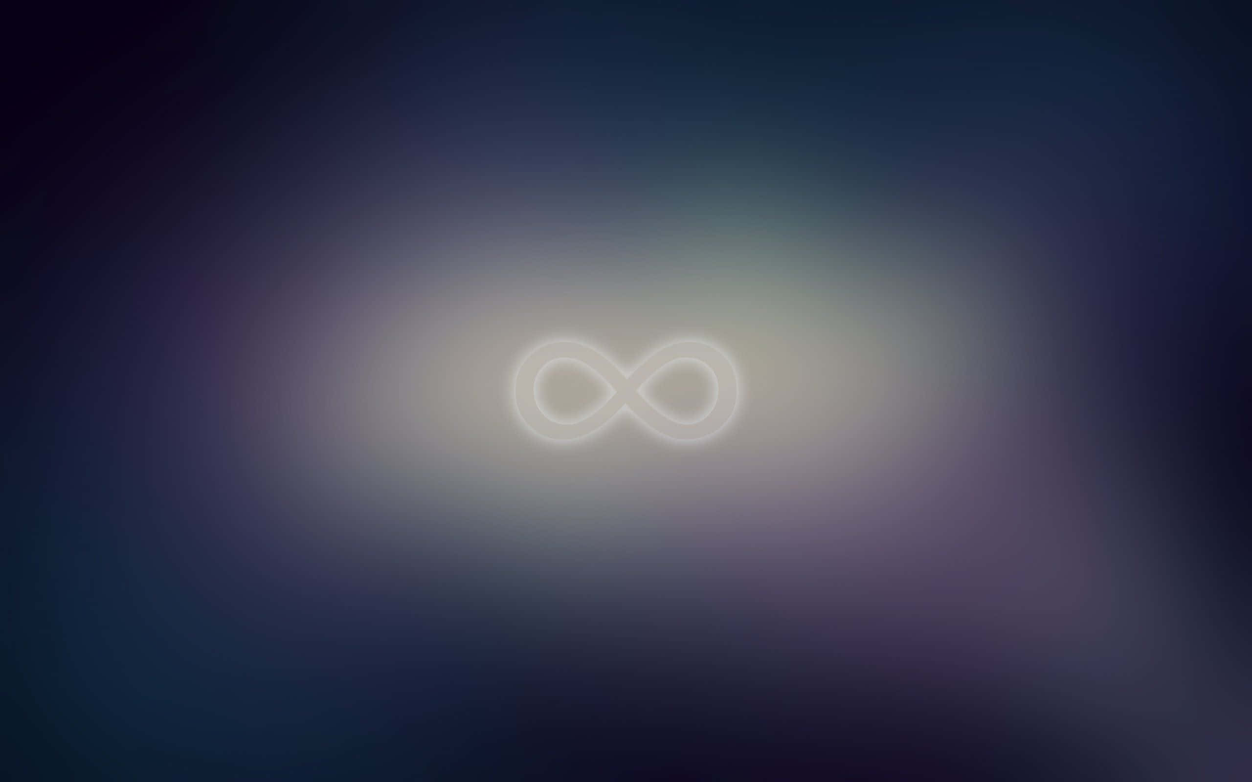 infinity 桌布 壁紙 — 一個發光的白色無限符號在深紫色和藍色的漸變背景上柔和地散發光芒。