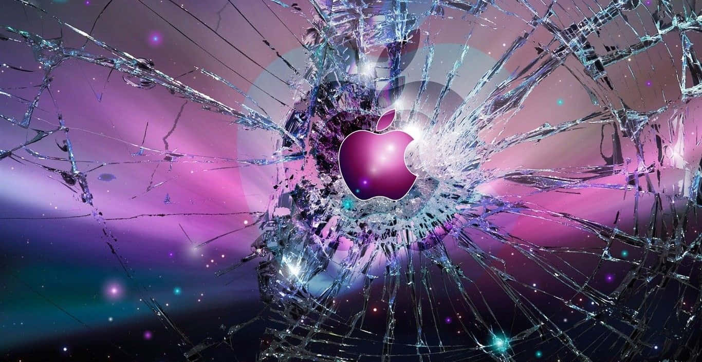 Best Laptop 桌布 壁紙 — 一個發光的紫色Apple標誌在宇宙粉紅和藍色星雲背景上散發出破碎玻璃效果。
