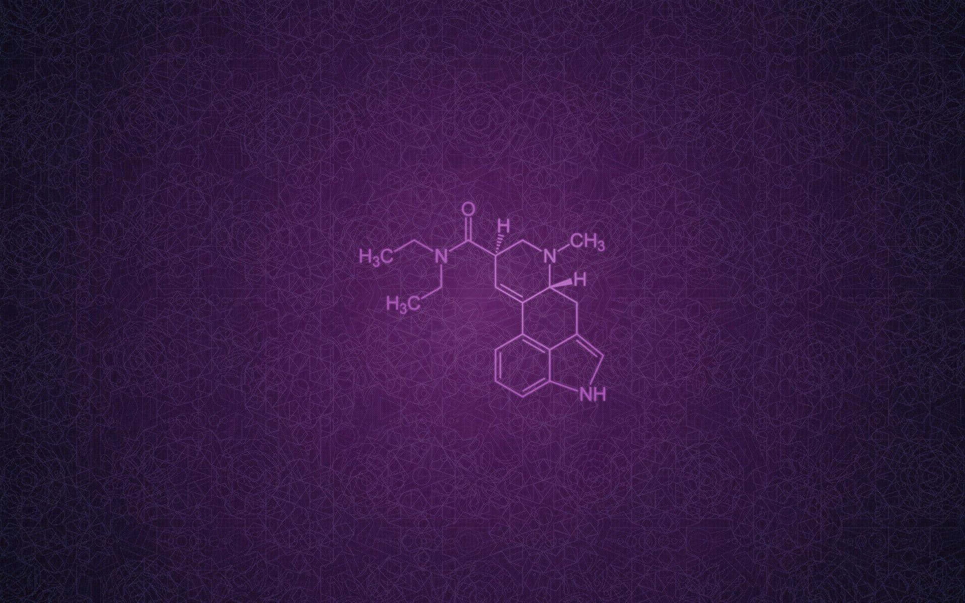 Chemistry 桌布 壁紙 — 一個發光的紫色分子結構漂浮在帶有複雜幾何圖案的深色紋理背景上。