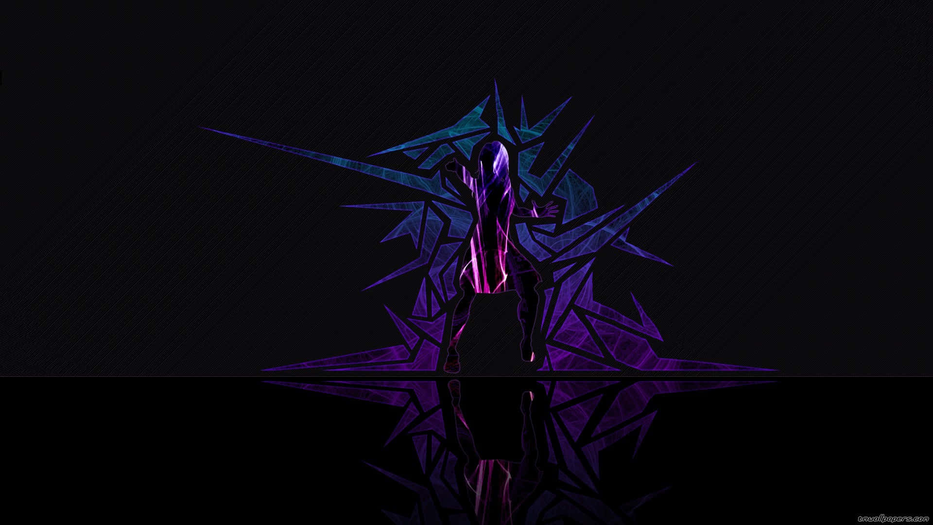 Dark Abstract Art 桌布 壁紙 — 一個發光的紫色和藍色水晶般的人物，在黑暗背景和下方反射表面上以剪影呈現。