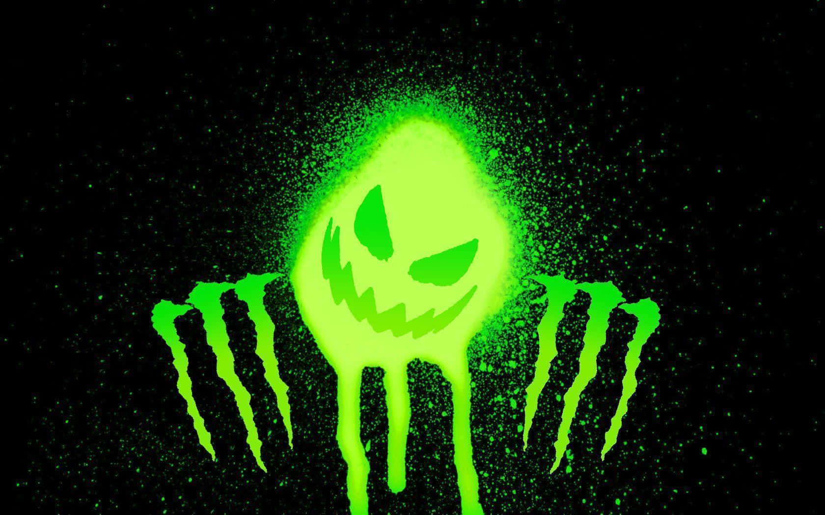 Monster Energy 桌布 壁紙 — 一個發光的綠色Monster Energy標誌，帶有南瓜燈臉孔和滴落的爪子，背景為黑色斑點。