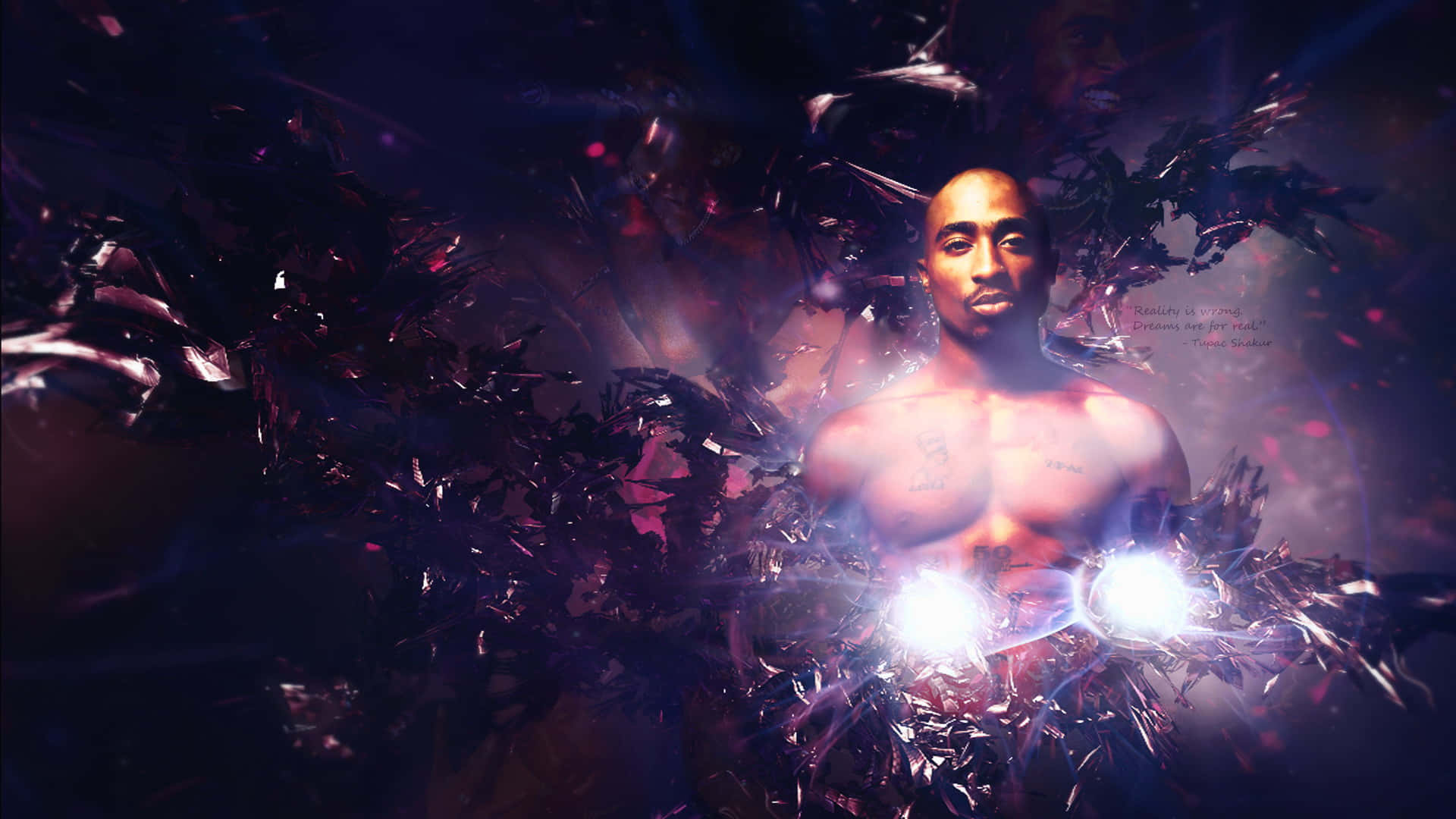 Tupac 桌布 壁紙 — 一個發光的赤裸上身男人從破碎的深紫色水晶結構中出現，背景漂浮著他的面部剪影。