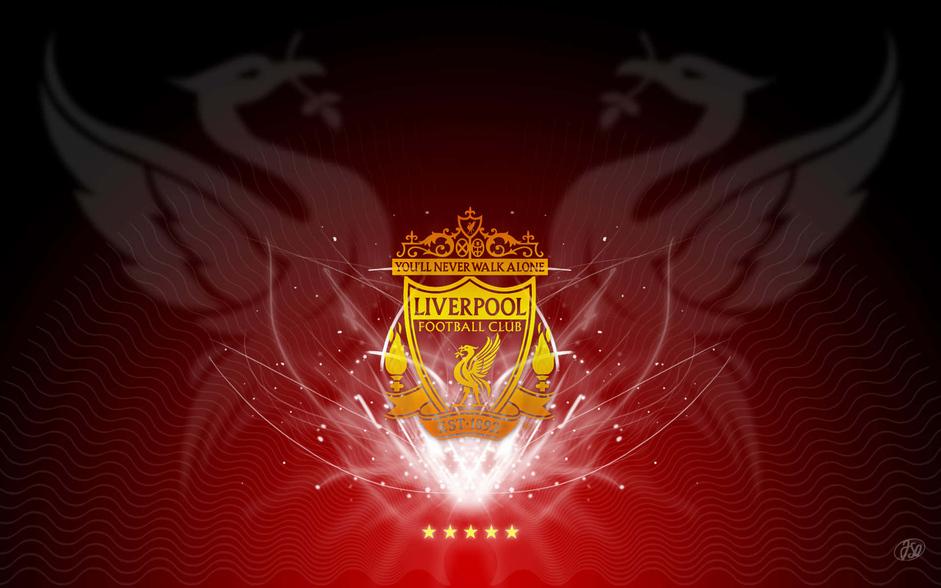 Liverpool 桌布 壁紙 — 一個發光的金色利物浦足球會徽章在深紅色背景上散發光芒，並帶有帶翼利物鳥的剪影。